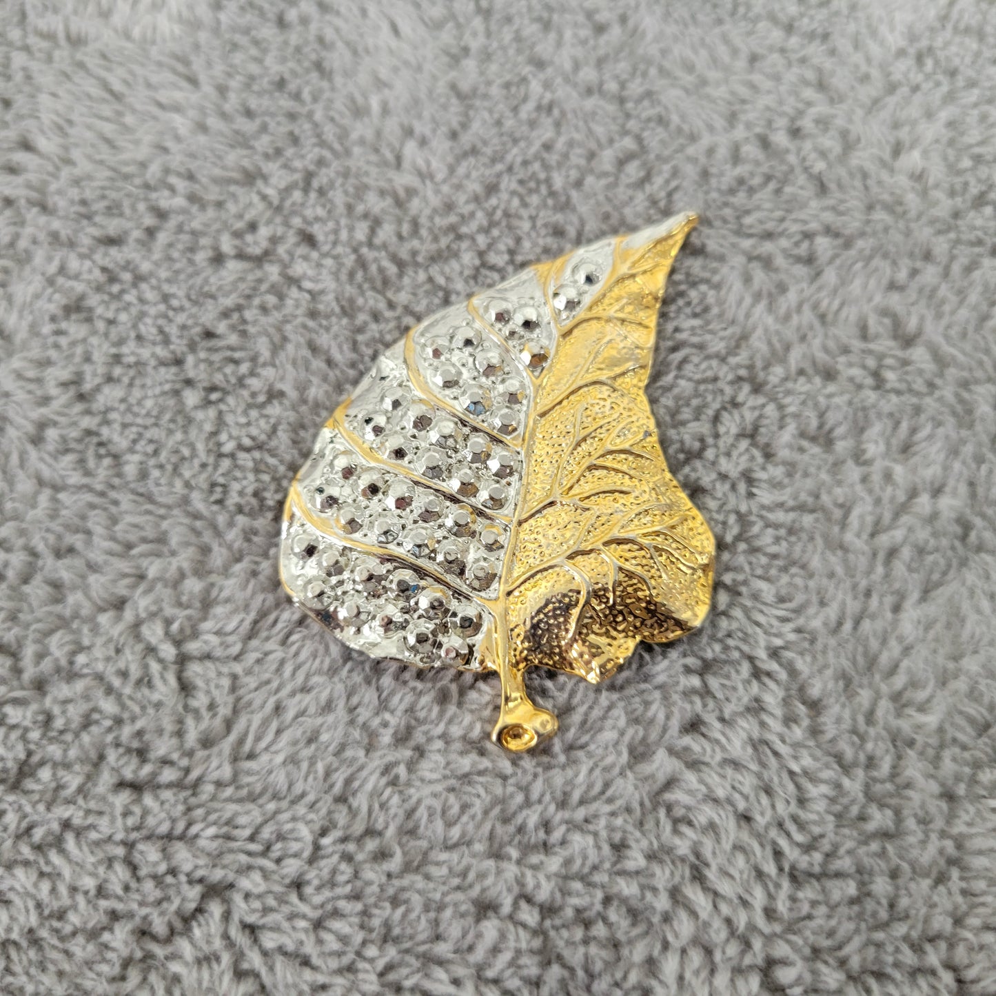 Vintage Two Tone Gold Silver Leaf Brooch Pin Crystal Rhinestone Textured P2E
