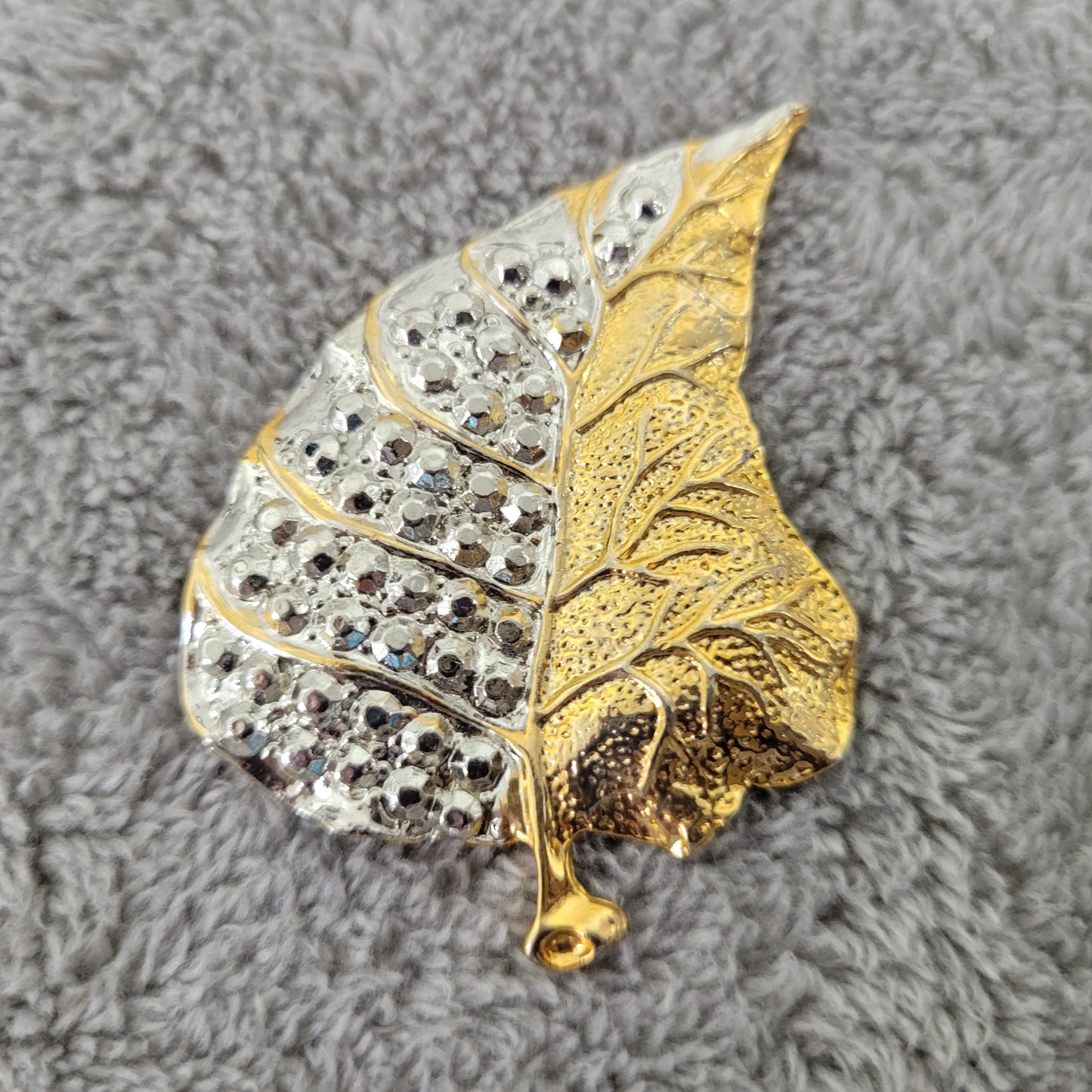 Vintage Two Tone Gold Silver Leaf Brooch Pin Crystal Rhinestone Textured P2E