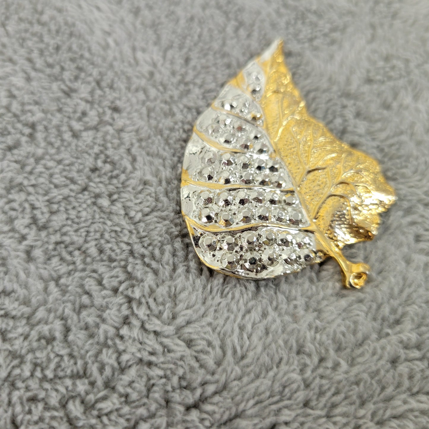 Vintage Two Tone Gold Silver Leaf Brooch Pin Crystal Rhinestone Textured P2E