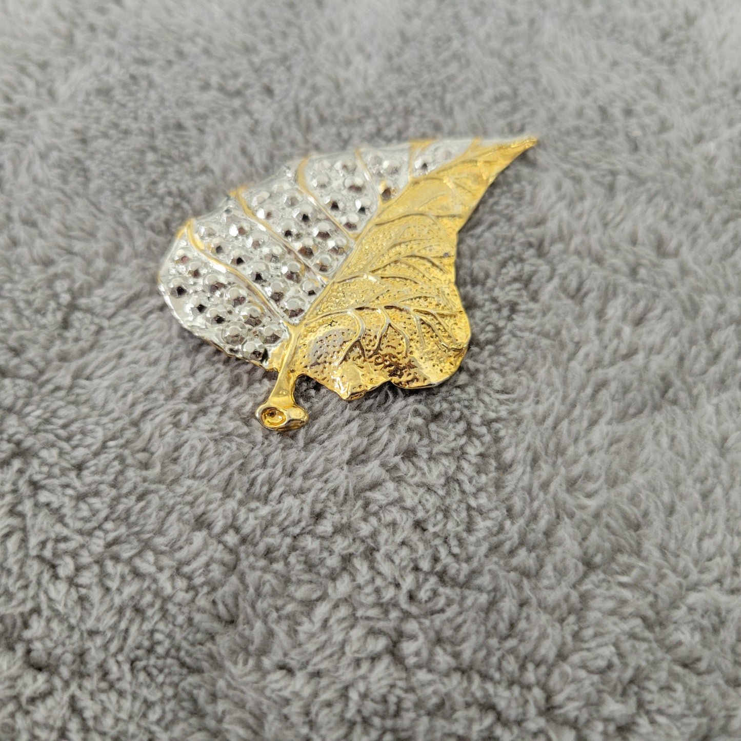 Vintage Two Tone Gold Silver Leaf Brooch Pin Crystal Rhinestone Textured P2E