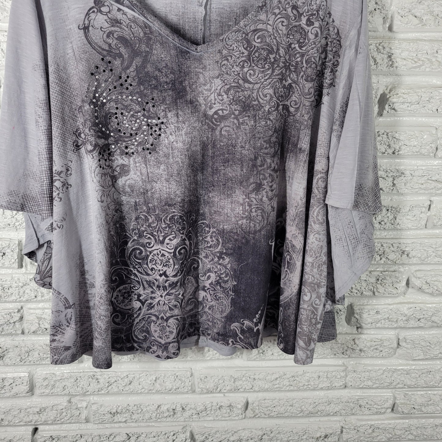 Cato Plus Size 26W 28W Blouse Gray Geometric V-Neck Batwing Sleeve Top GEO296E