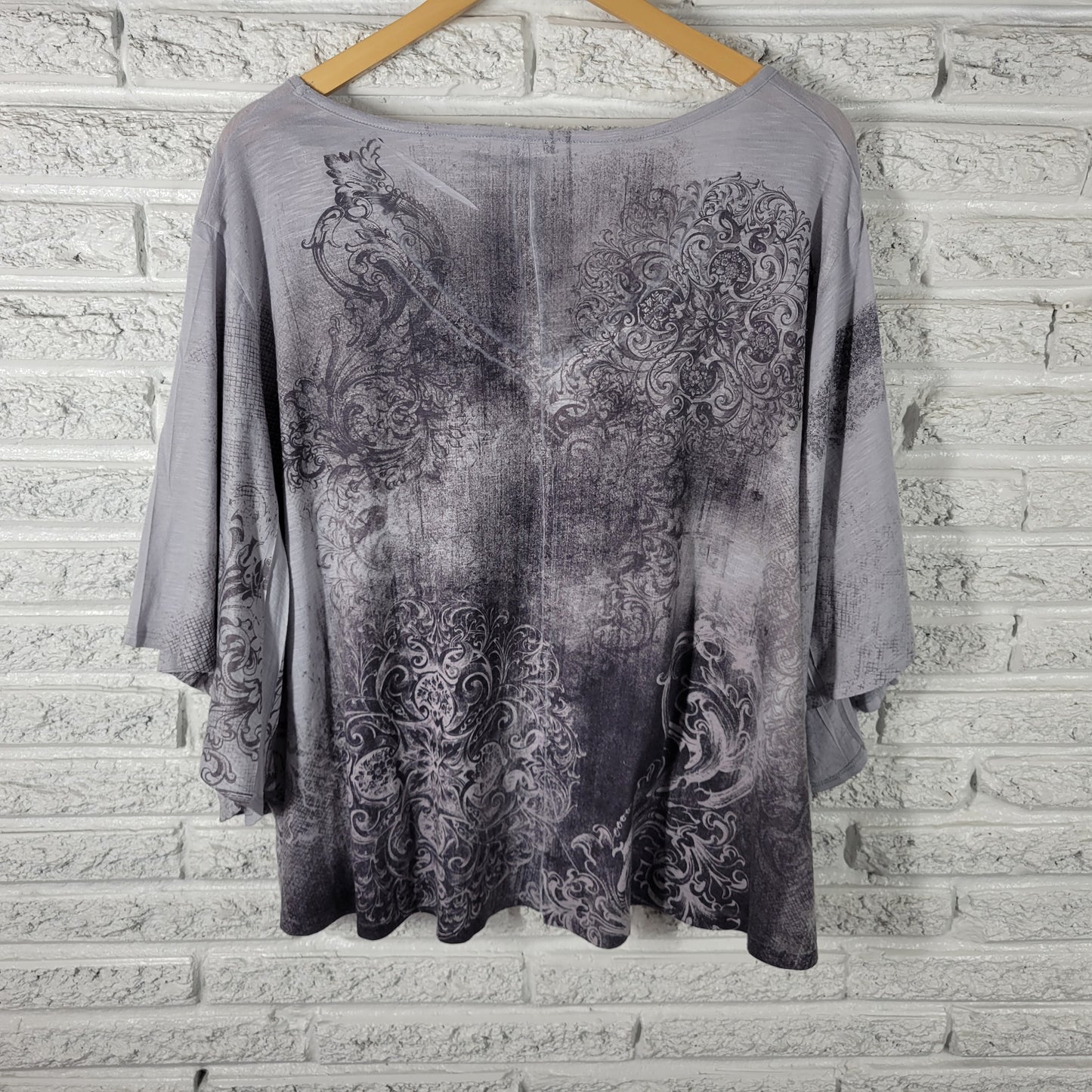 Cato Plus Size 26W 28W Blouse Gray Geometric V-Neck Batwing Sleeve Top GEO296E