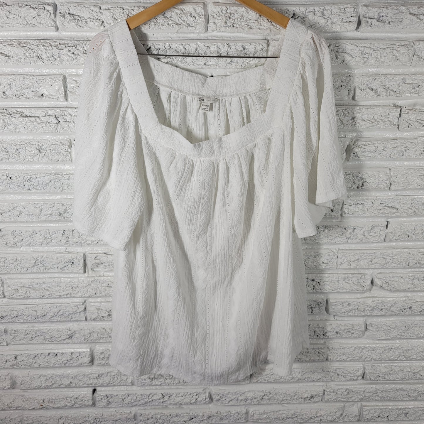 Cato Est 1946 Peasant Top 22W 24W White Geometric Eyelet Pleated WHI40E