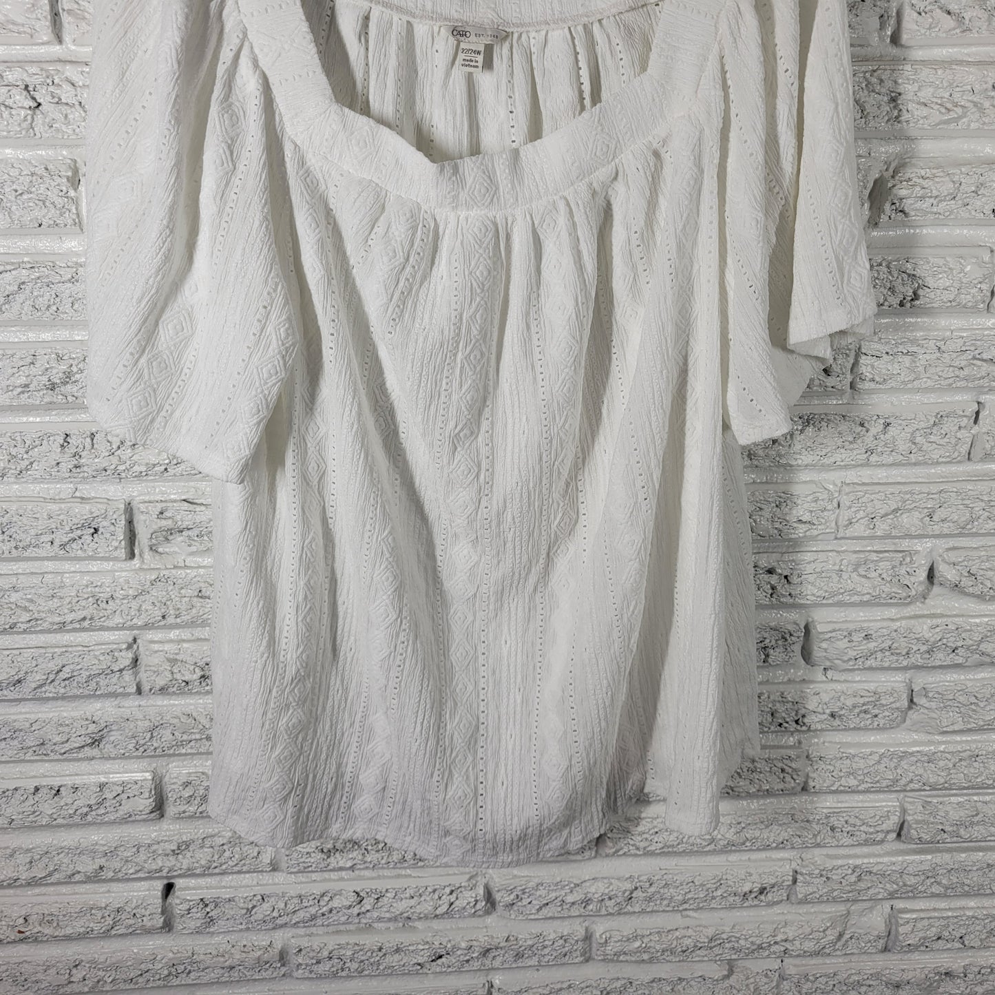Cato Est 1946 Peasant Top 22W 24W White Geometric Eyelet Pleated WHI40E