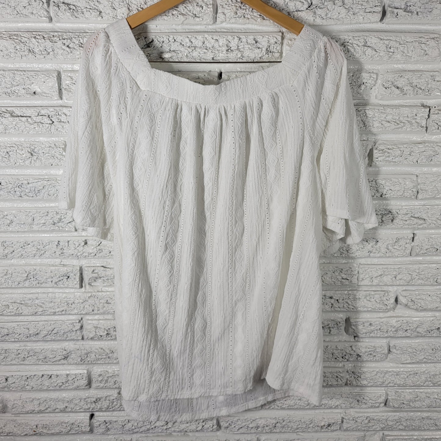 Cato Est 1946 Peasant Top 22W 24W White Geometric Eyelet Pleated WHI40E