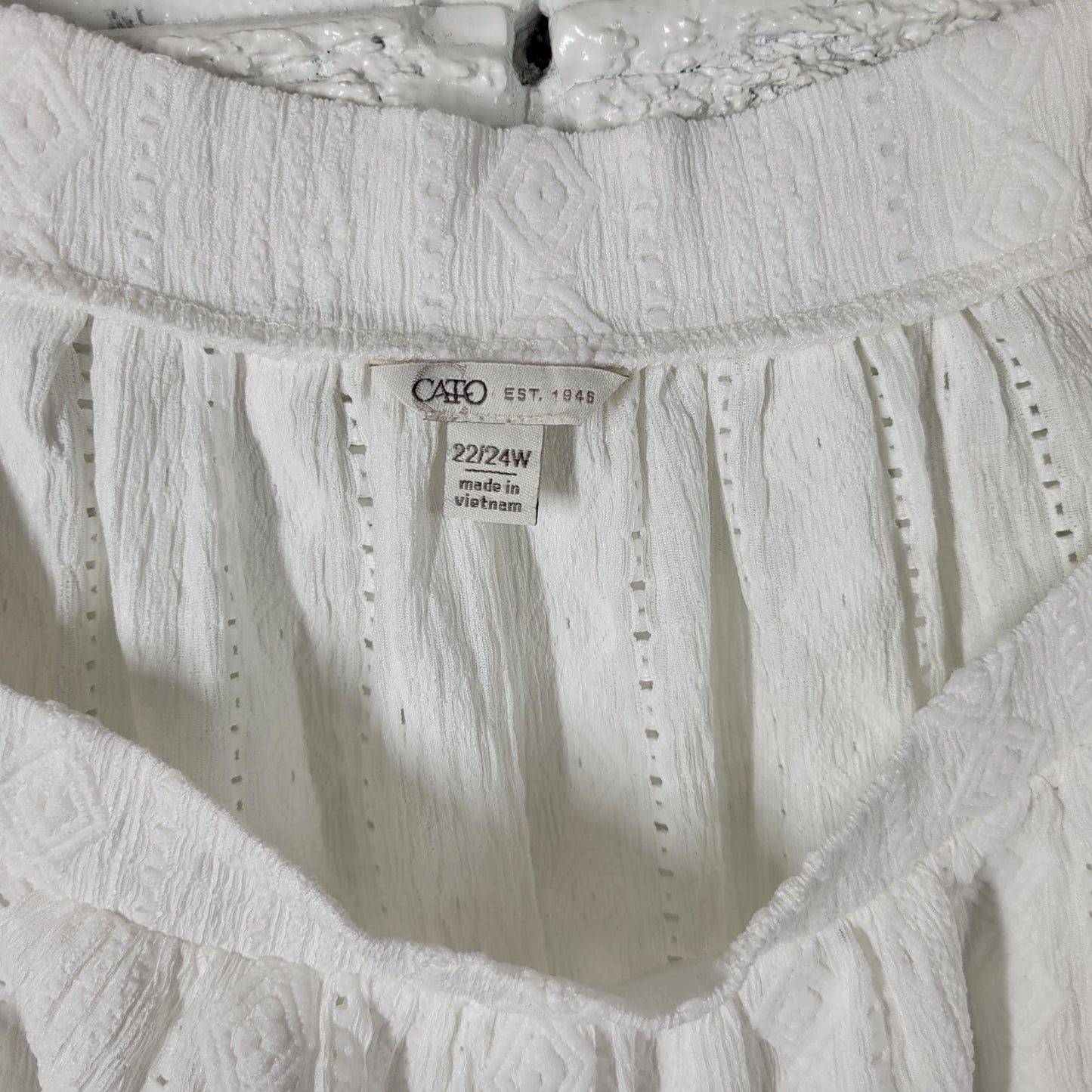 Cato Est 1946 Peasant Top 22W 24W White Geometric Eyelet Pleated WHI40E