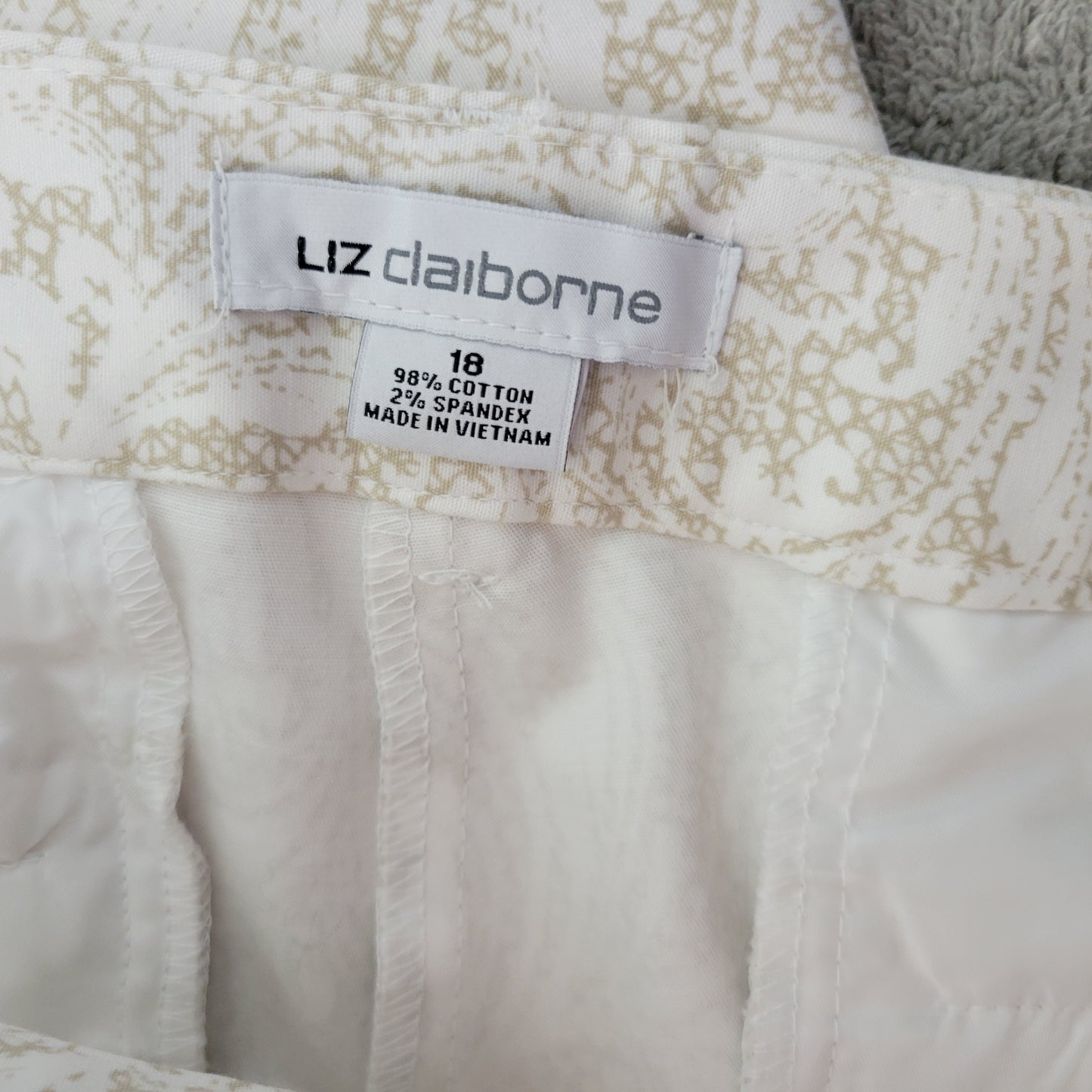 Liz Claiborne Women's 18 Beige Paisley Cropped Pants Cotton Stretch PAI57XE