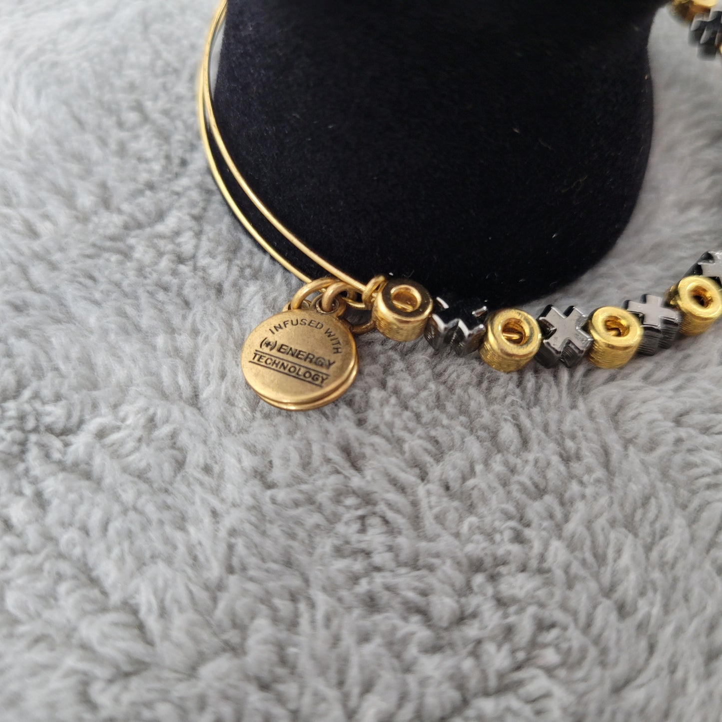 Alex and Ani XOXO Hugs and Kisses Bangle Bracelet Gold Silver Tone Two Tone B6E