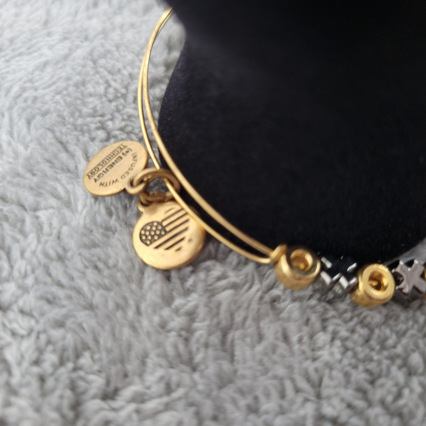 Alex and Ani XOXO Hugs and Kisses Bangle Bracelet Gold Silver Tone Two Tone B6E