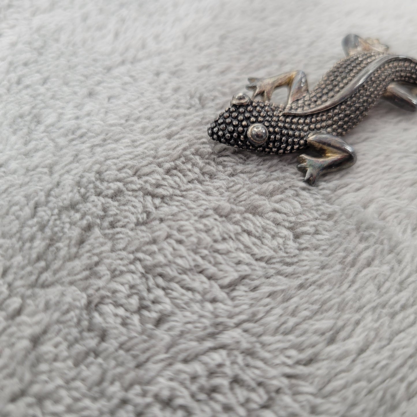 Vintage Silver Tone Salamander Lizard Brooch Pin Beaded Textured Reptile P6E