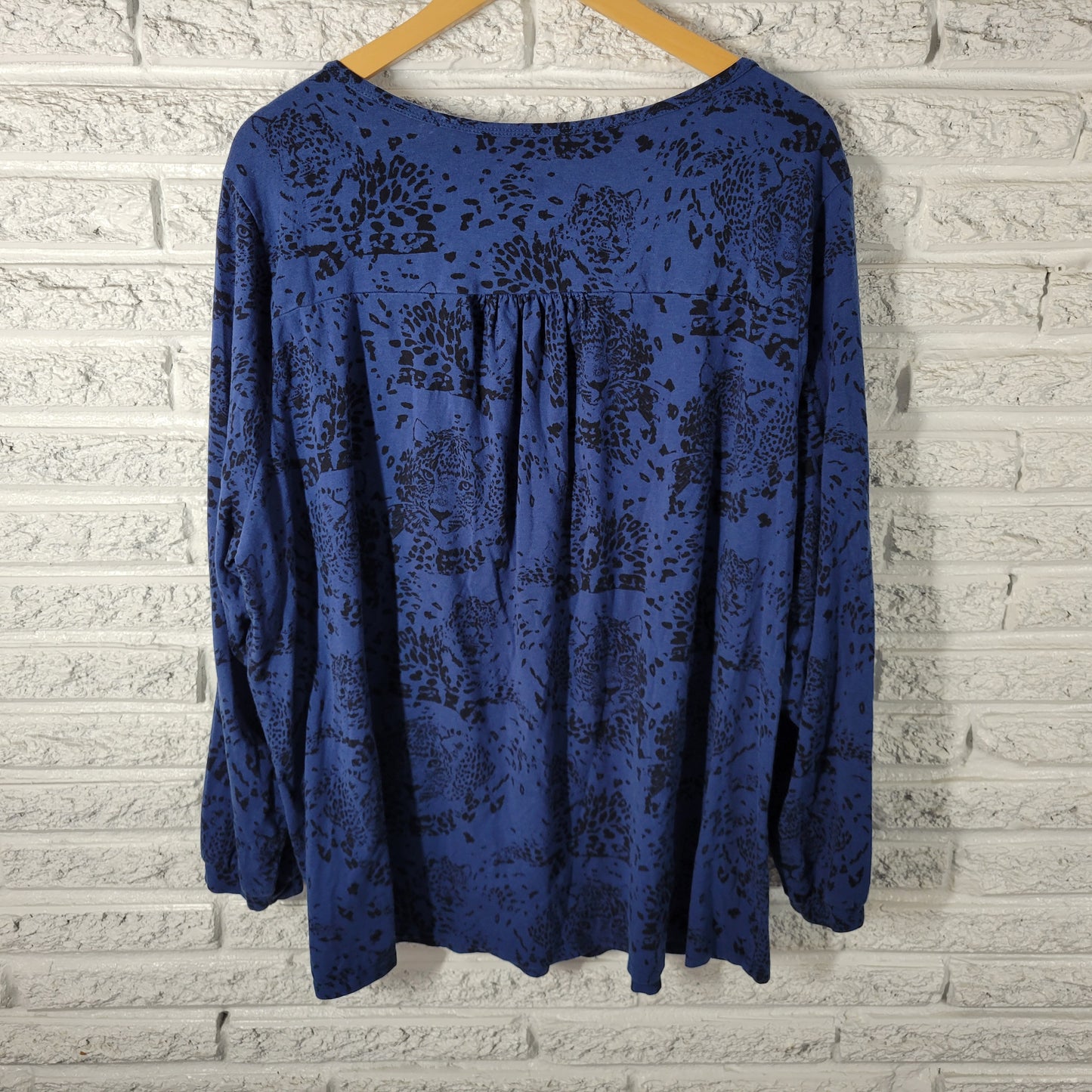 Belle Kim Gravel 3X Tunic Blue Cheetahs V-Neck Long Sleeve Plus Size BLU218E