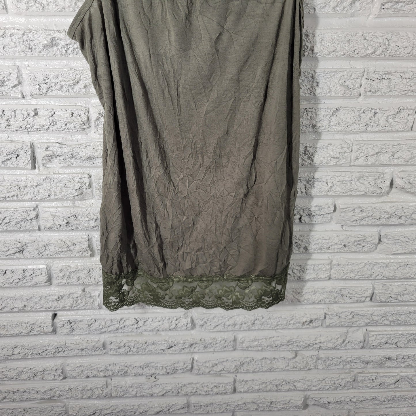 Maurices Women's Camisole 1X Green Lace Trim Square Neck Adjustable Strap GRE29E