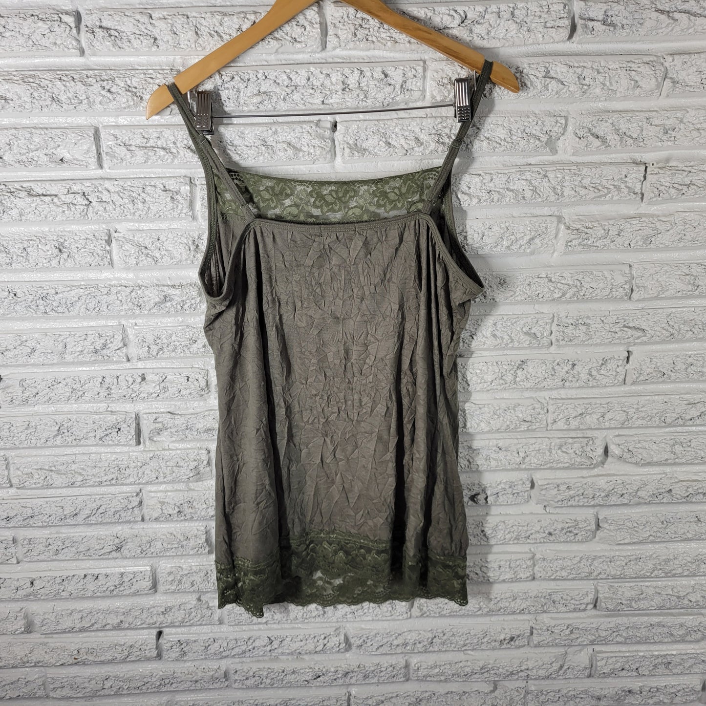 Maurices Women's Camisole 1X Green Lace Trim Square Neck Adjustable Strap GRE29E
