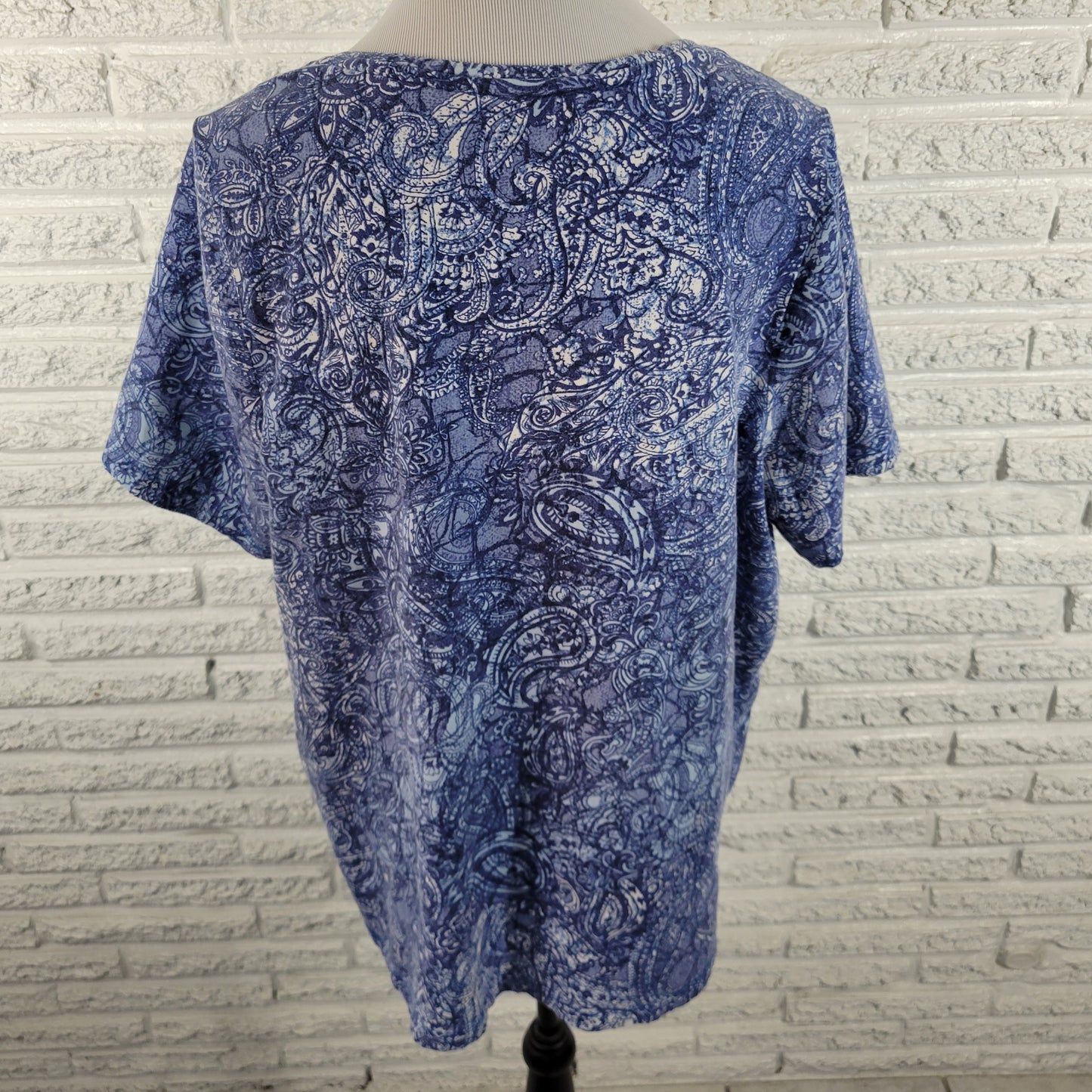Catherines Women's Tee 0X Blue Paisley V-Neck Short Sleeve Plus Size PAI58E