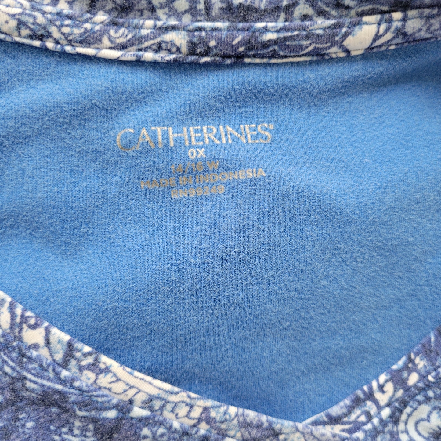 Catherines Women's Tee 0X Blue Paisley V-Neck Short Sleeve Plus Size PAI58E