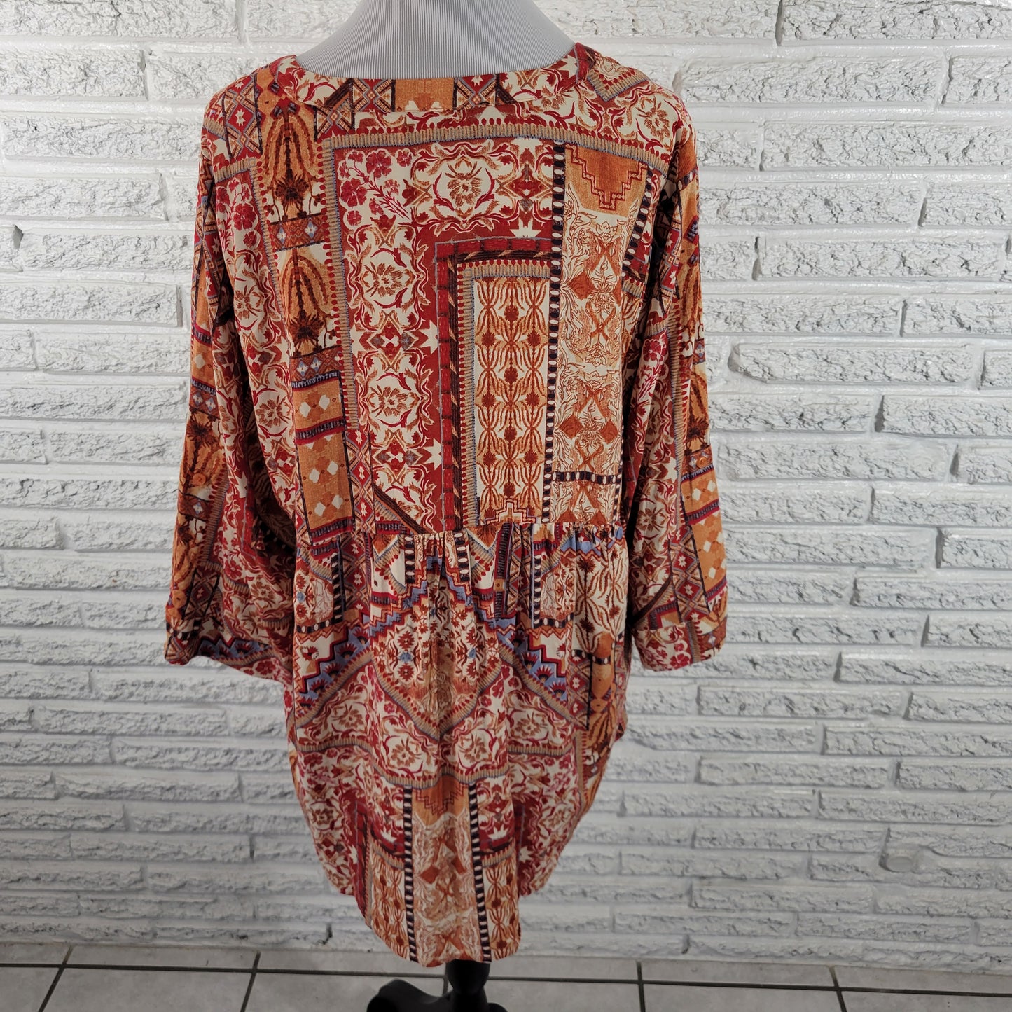 Jones New York Women's Top 1X Red Orange Geometric 3/4 Roll Tab Sleeve GEO89E