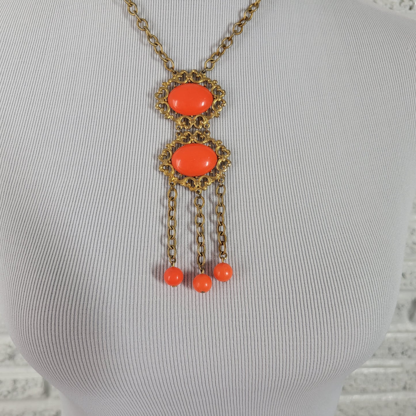 Vintage 60s Gold Tone Boho Tassel Pendant Necklace Burnt Orange Statement N26E