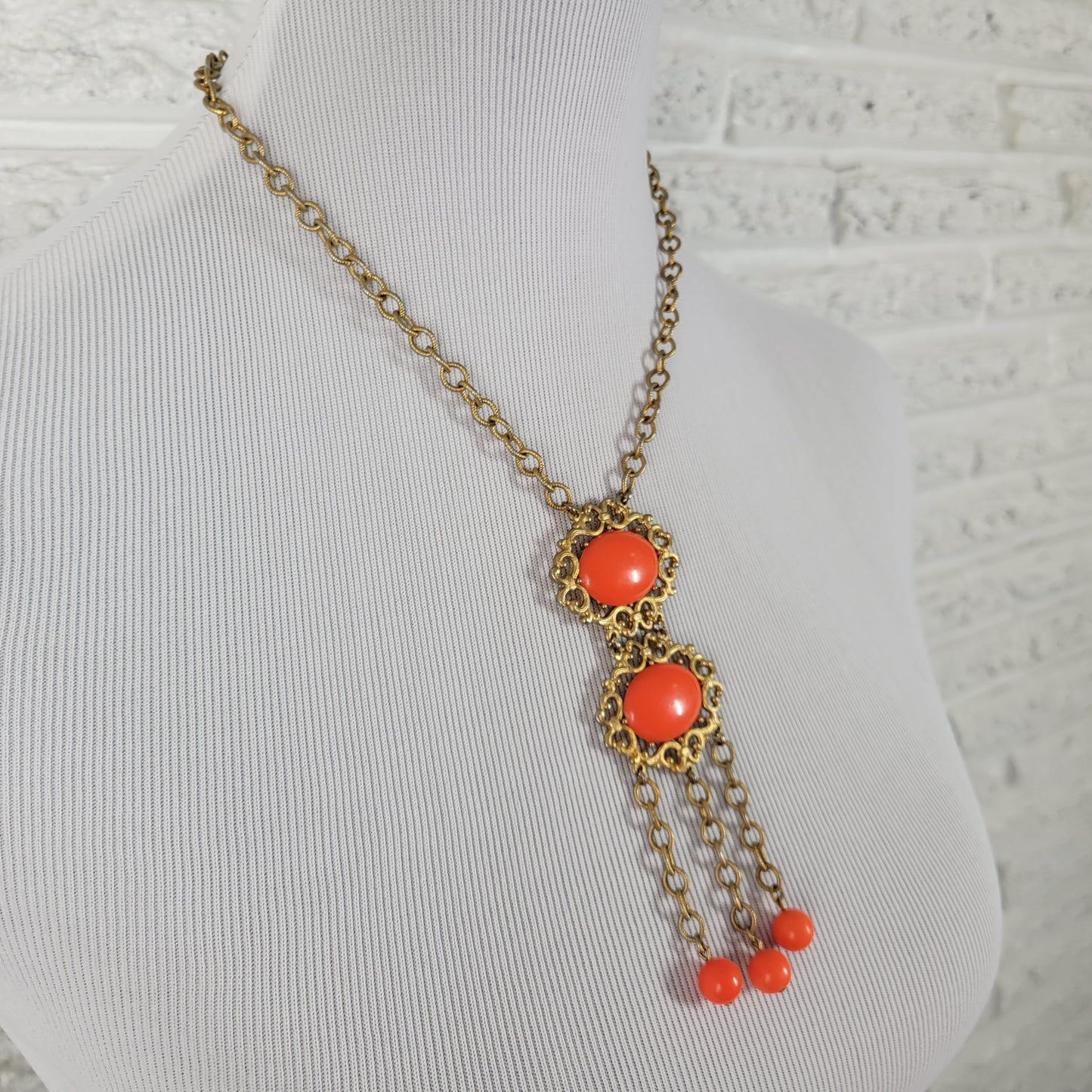 Vintage 60s Gold Tone Boho Tassel Pendant Necklace Burnt Orange Statement N26E