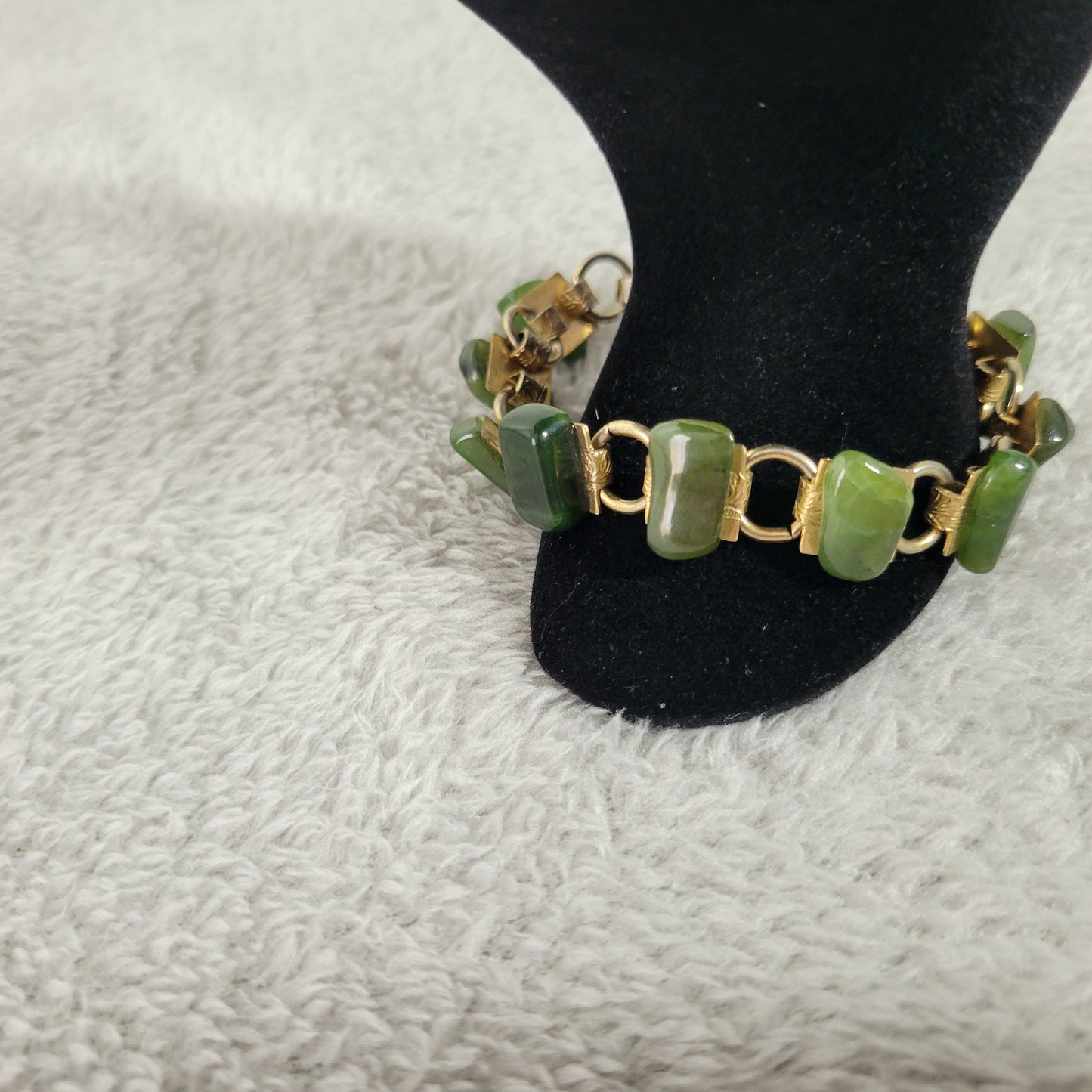 Vintage Gold Tone Green Stones Link Bracelet 7.5" Mid-Century Costume B12E