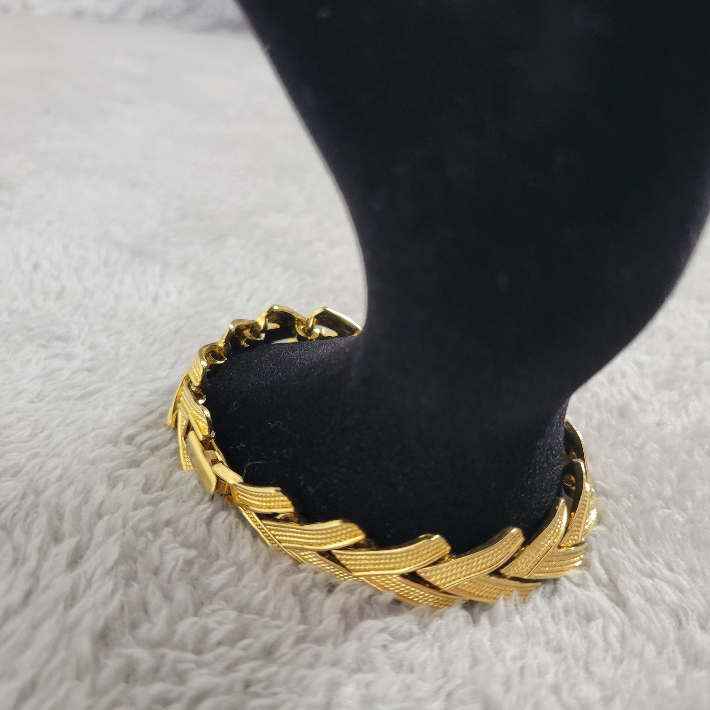 Vintage Gold Tone Chevron Link Bracelet Textured Statement Jewelry B10E