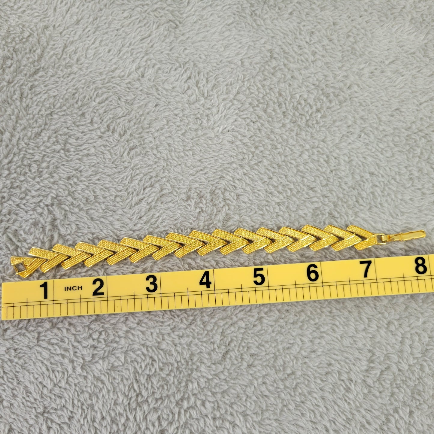Vintage Gold Tone Chevron Link Bracelet Textured Statement Jewelry B10E