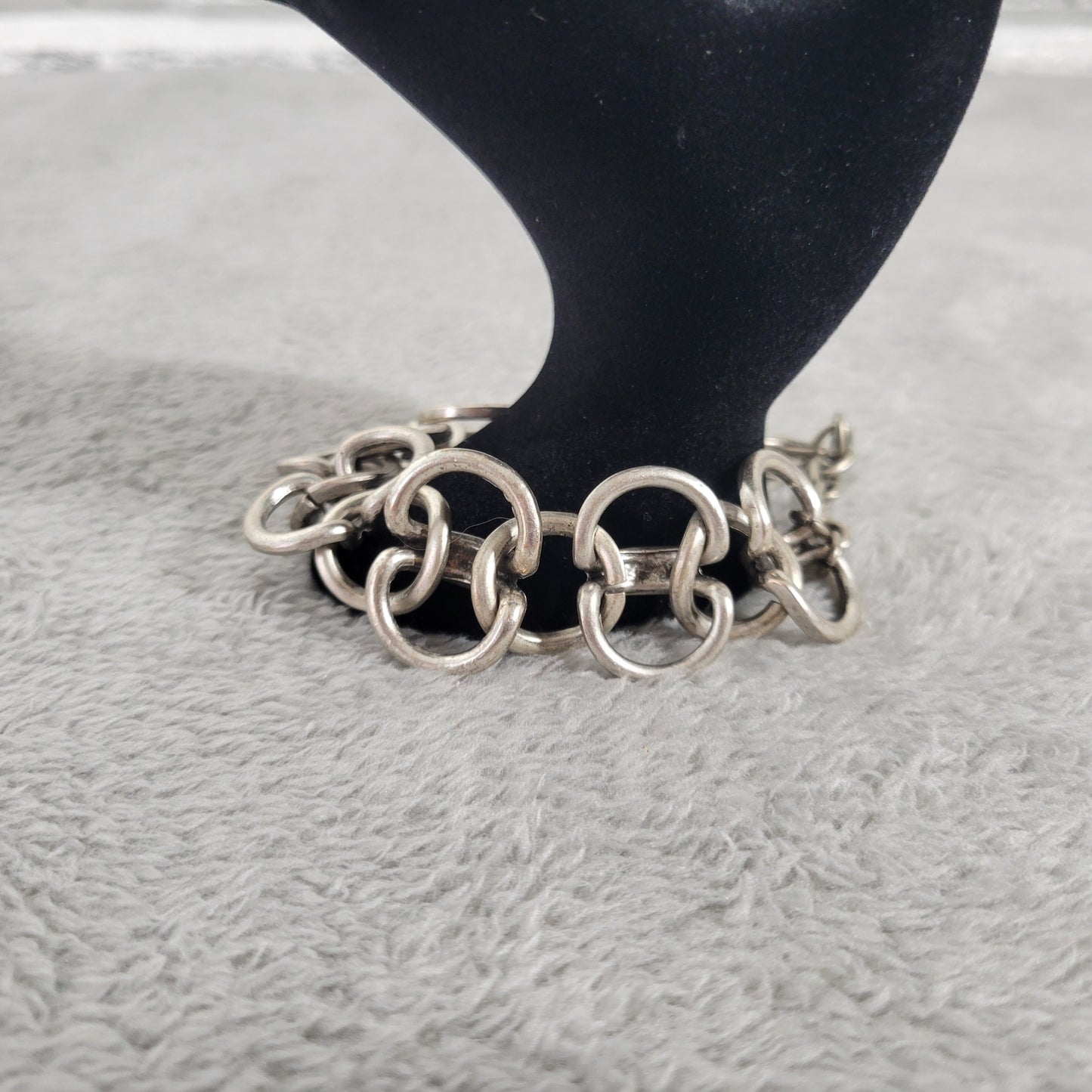 Dery Jewelry Silver Tone Link Bracelet Handcrafted Designer Hook Clasp 10" B18E