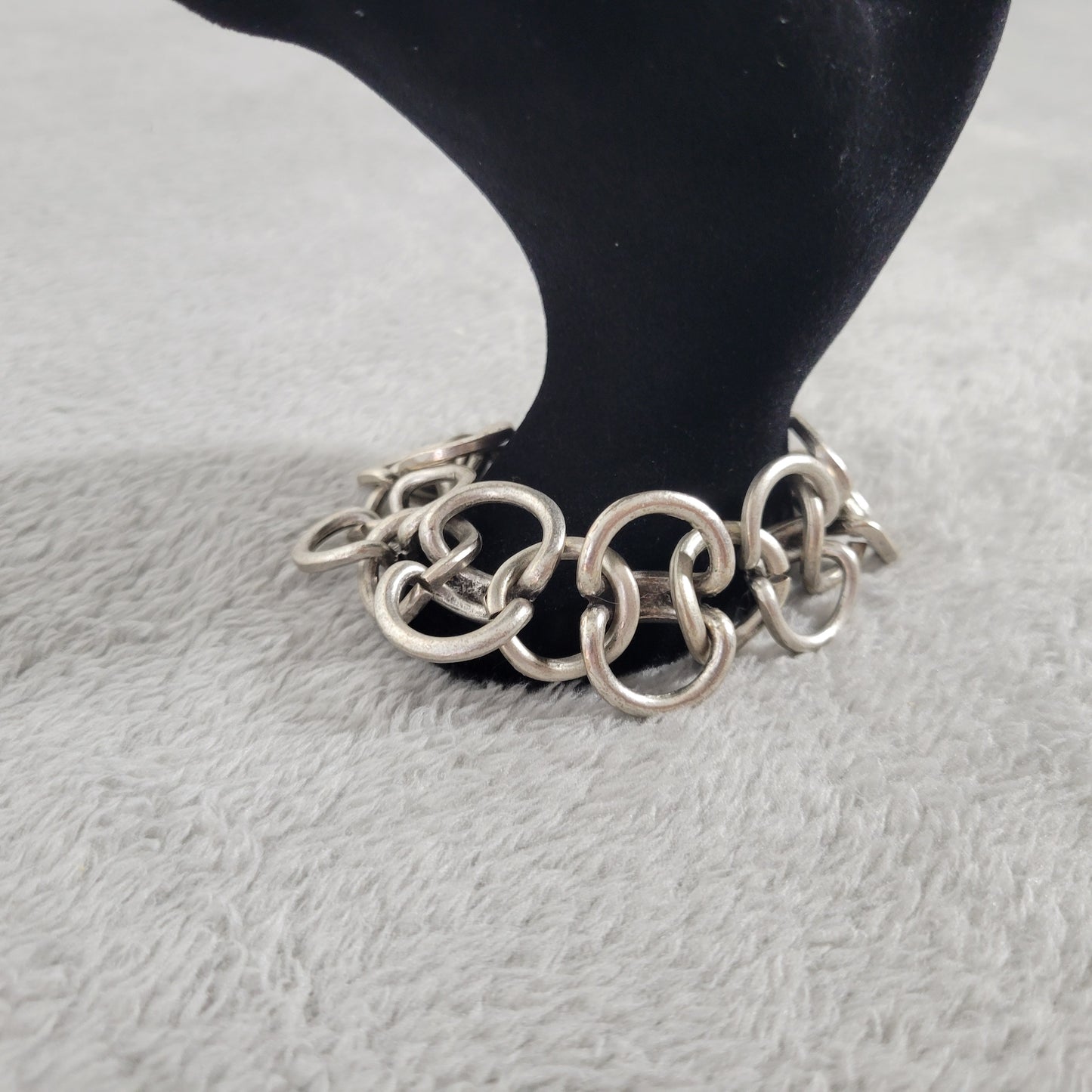 Dery Jewelry Silver Tone Link Bracelet Handcrafted Designer Hook Clasp 10" B18E