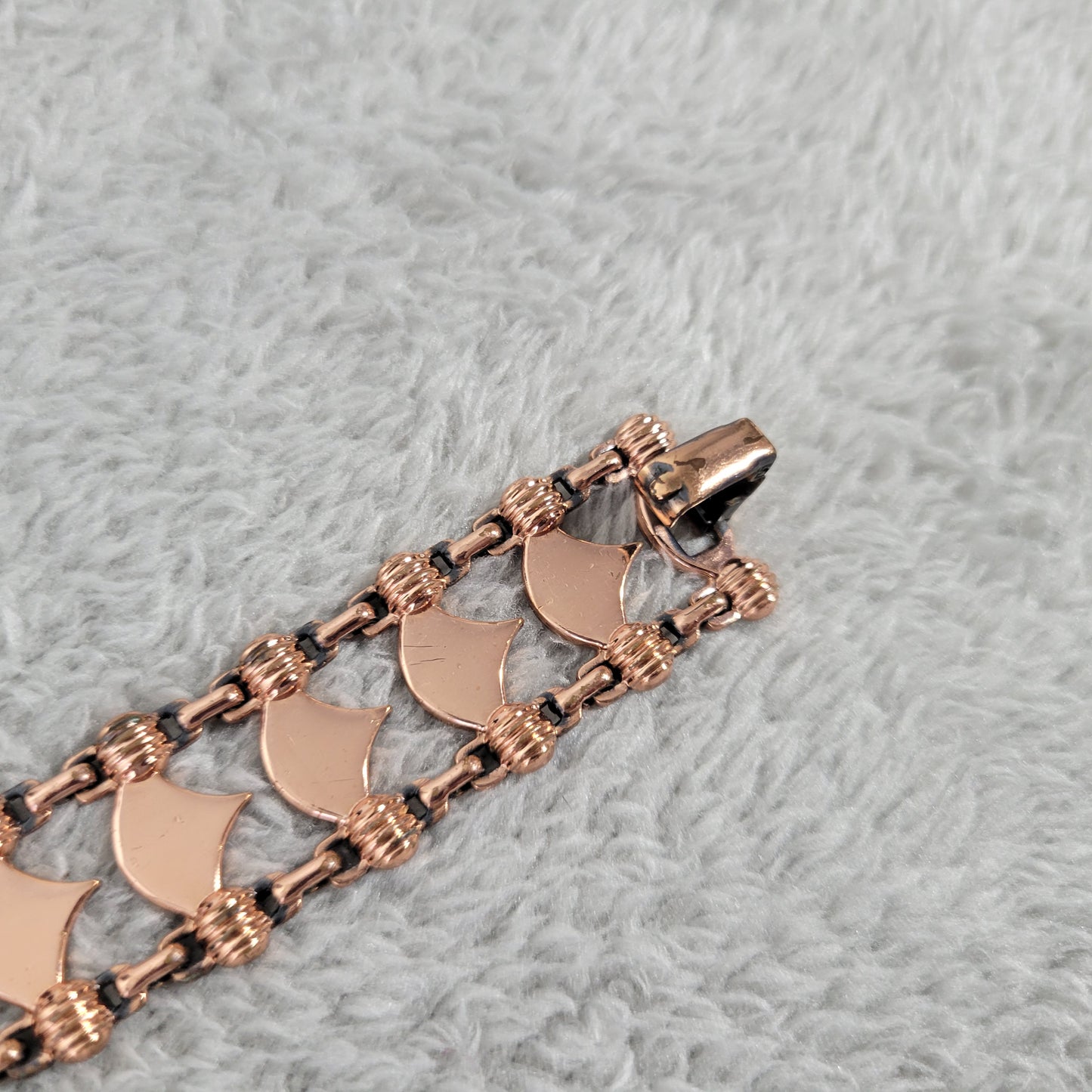 Vintage Mid Century Modern Rose Gold Tone Scalloped Panel Link Bracelet B15E
