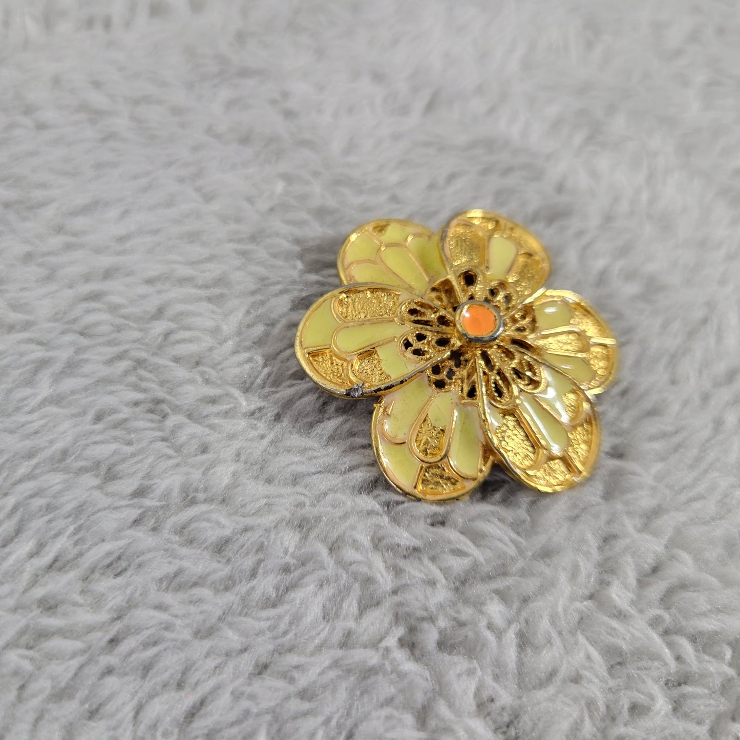 Vintage Style Yellow Enamel Flower Brooch Gold Tone Filigree Floral Pin P8E
