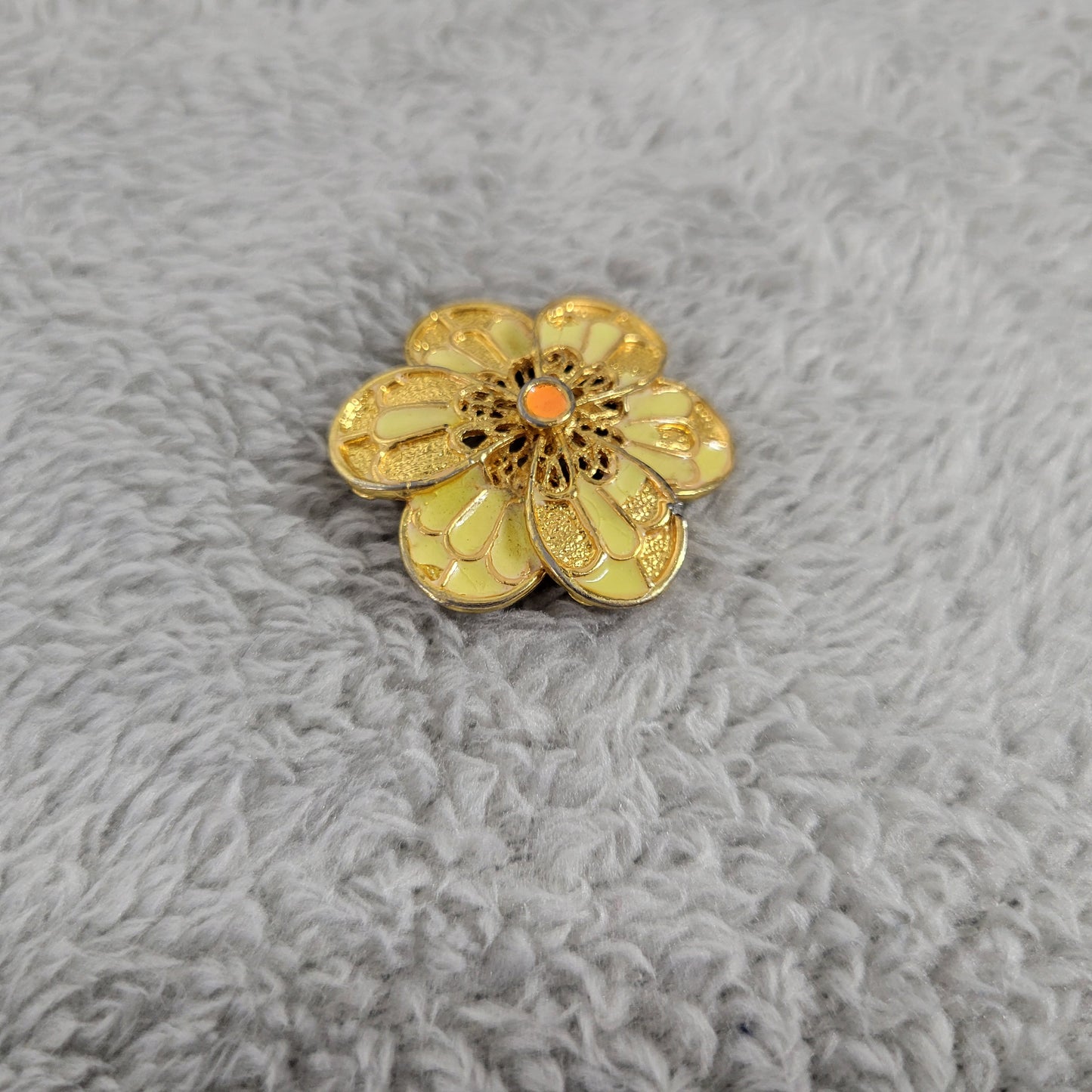 Vintage Style Yellow Enamel Flower Brooch Gold Tone Filigree Floral Pin P8E