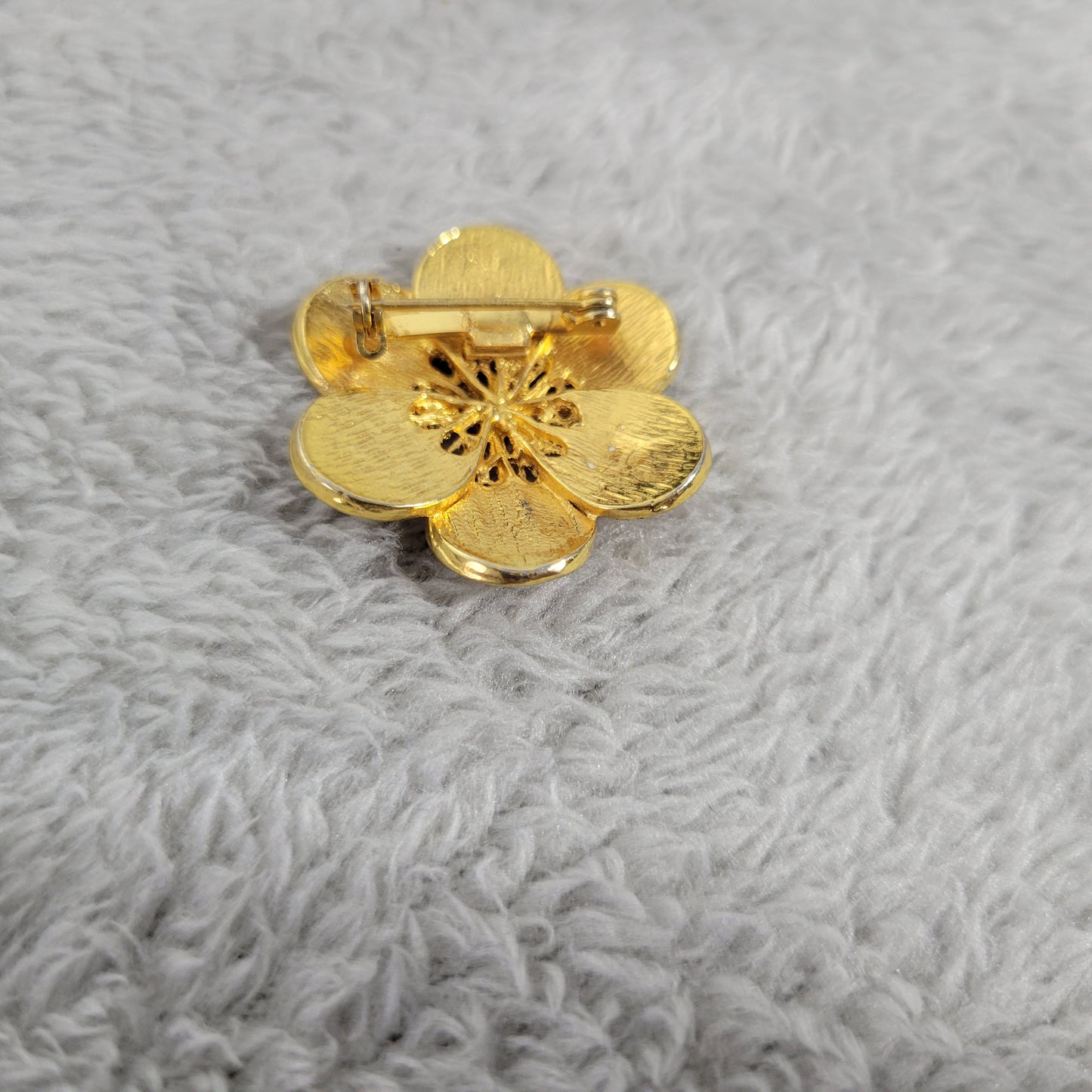 Vintage Style Yellow Enamel Flower Brooch Gold Tone Filigree Floral Pin P8E