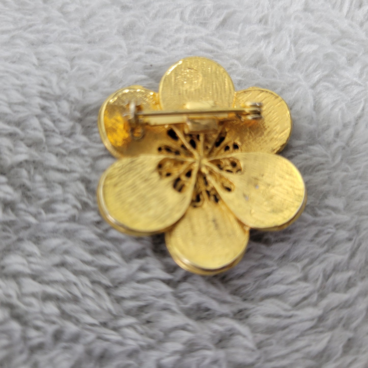 Vintage Style Yellow Enamel Flower Brooch Gold Tone Filigree Floral Pin P8E