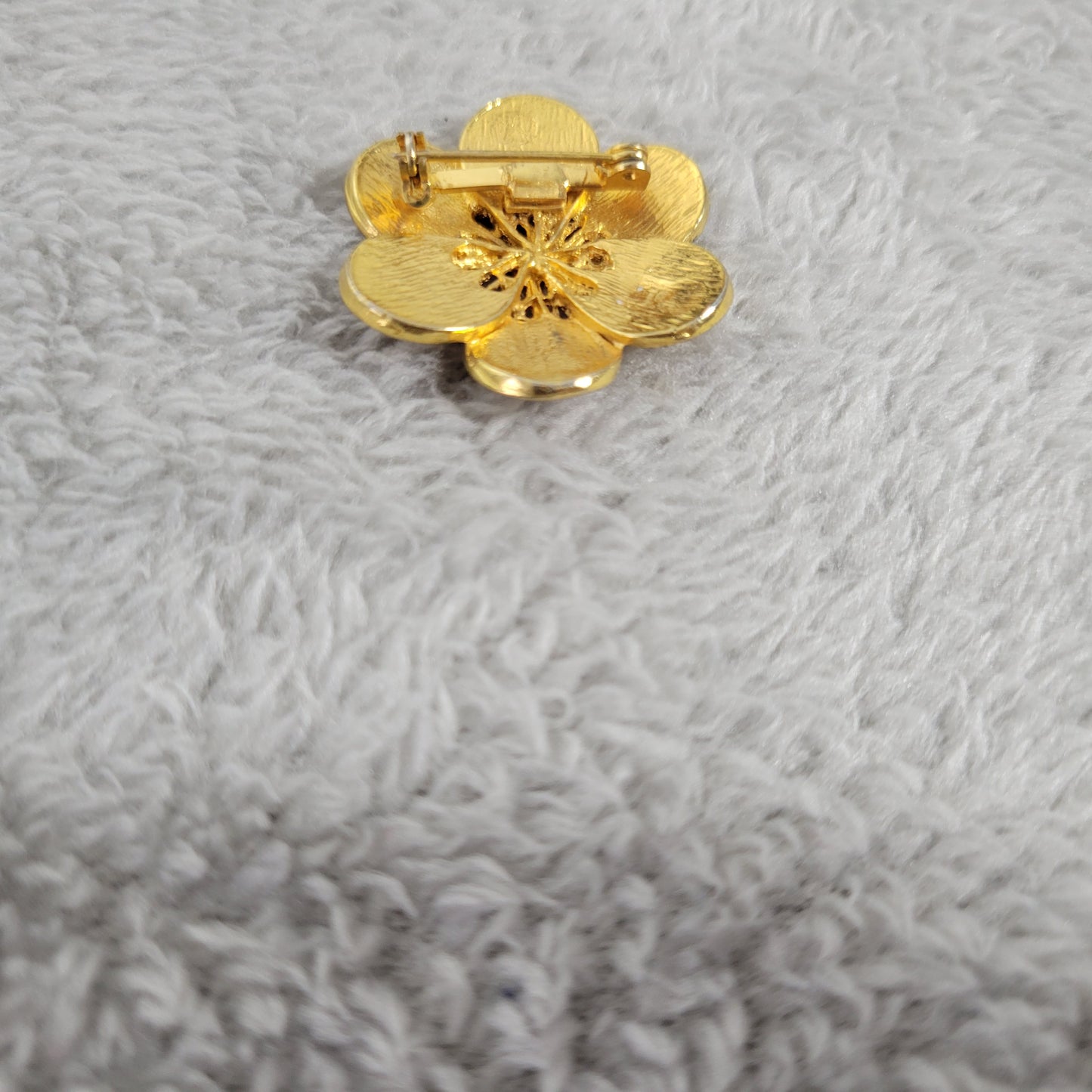 Vintage Style Yellow Enamel Flower Brooch Gold Tone Filigree Floral Pin P8E
