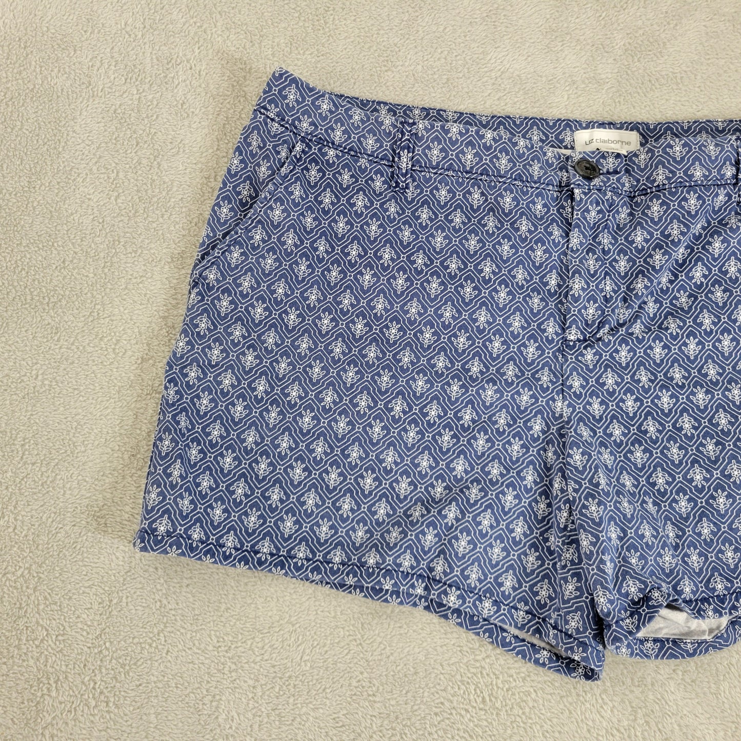 Liz Claiborne 18 Blue Floral Chino Shorts Cotton Blend Mid Rise Pockets FLO209E