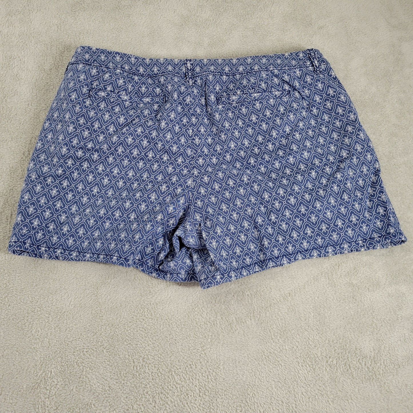 Liz Claiborne 18 Blue Floral Chino Shorts Cotton Blend Mid Rise Pockets FLO209E