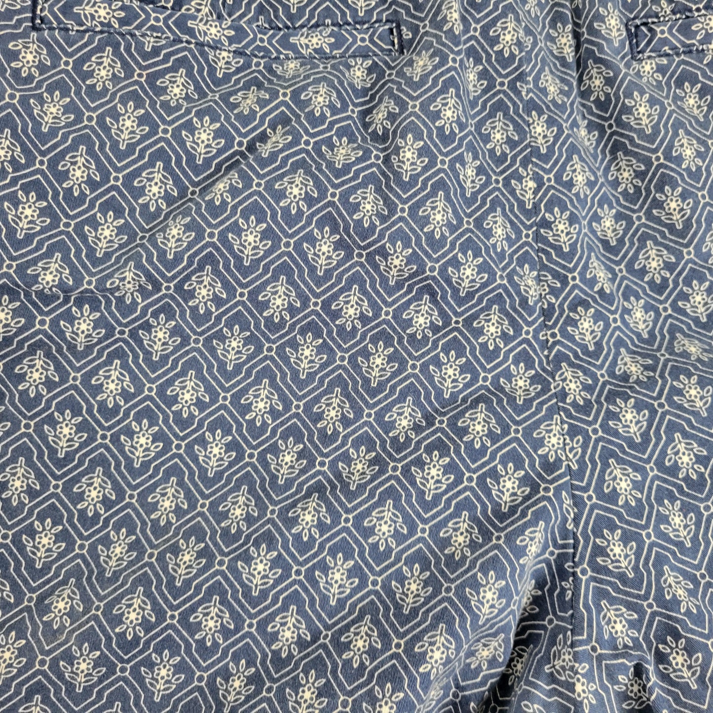 Liz Claiborne 18 Blue Floral Chino Shorts Cotton Blend Mid Rise Pockets FLO209E