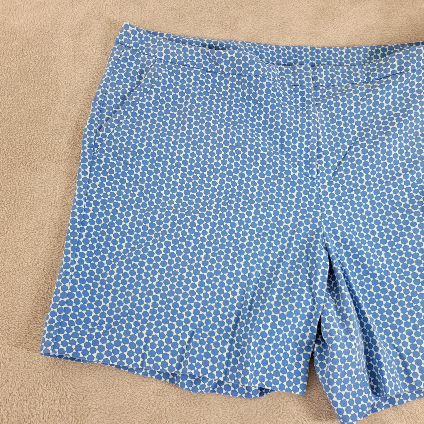 Lane Bryant 28 Blue Geometric Casual Shorts High Rise Cotton Blend Plus GEO192XE