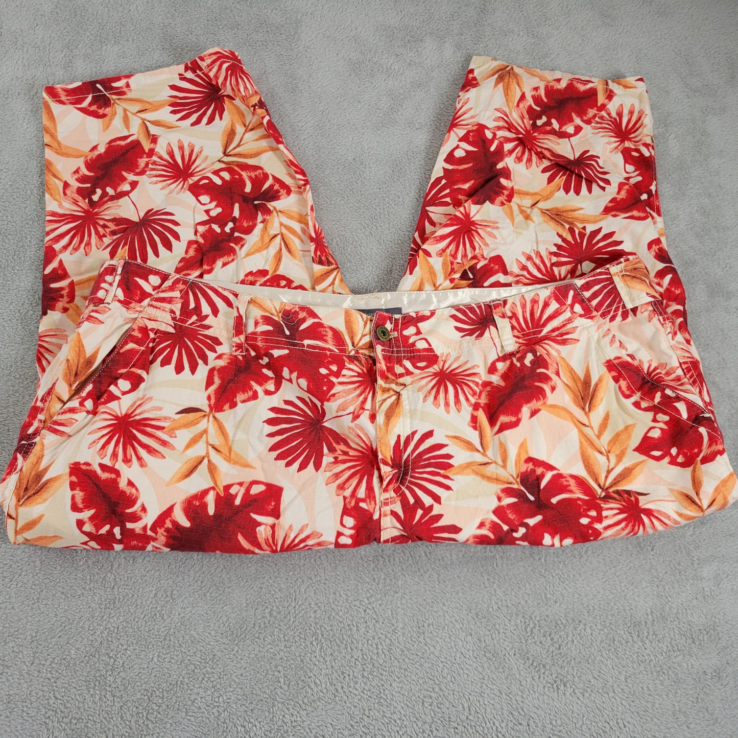 Liz Claiborne Michaela Women's 24P Red Floral Capri Pants High Rise  FLO72XE