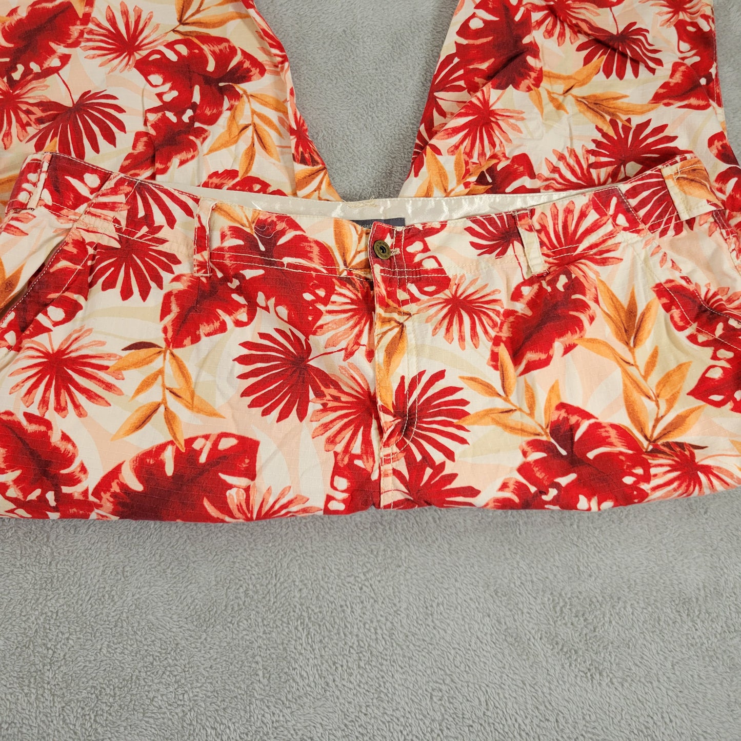 Liz Claiborne Michaela Women's 24P Red Floral Capri Pants High Rise  FLO72XE