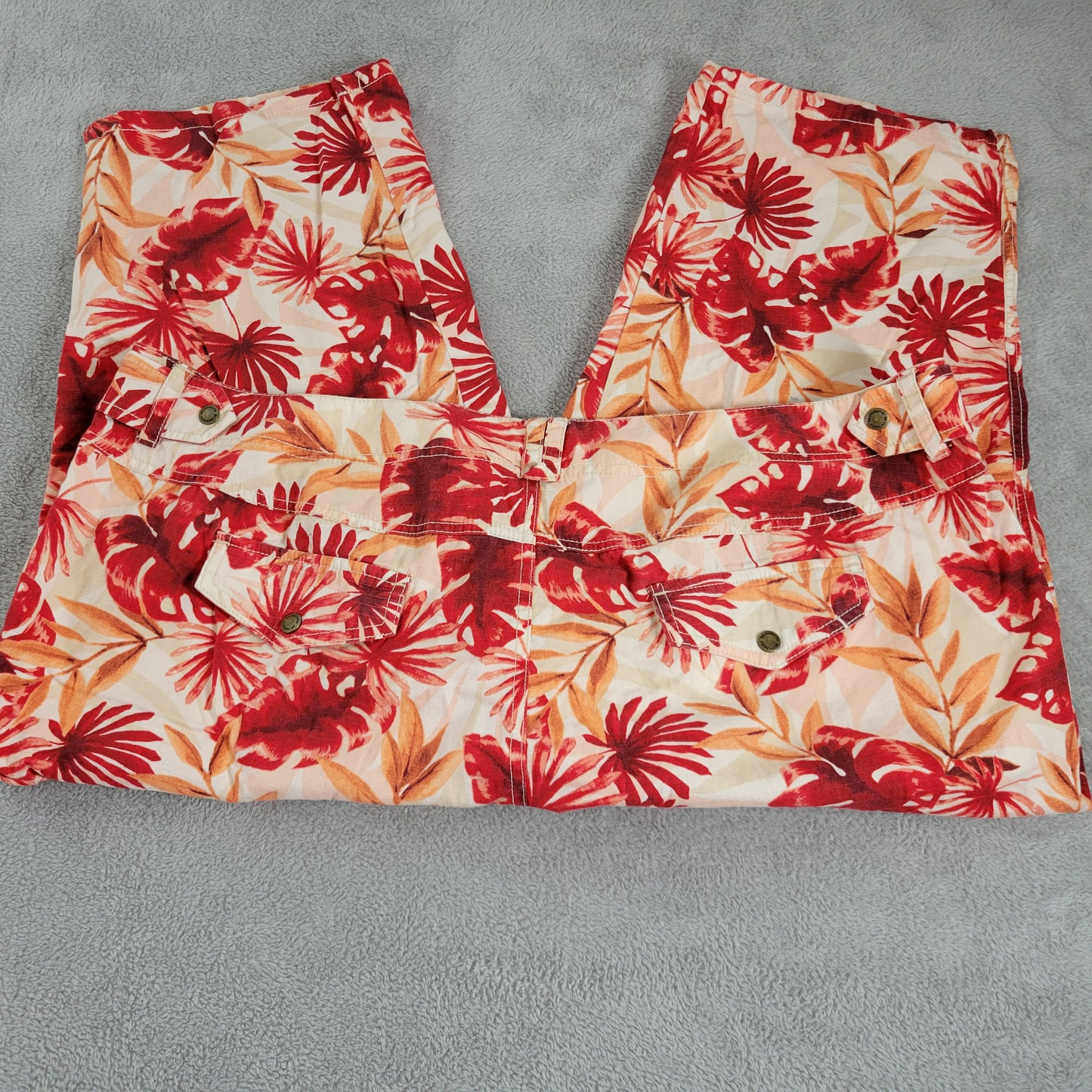 Liz Claiborne Michaela Women's 24P Red Floral Capri Pants High Rise  FLO72XE