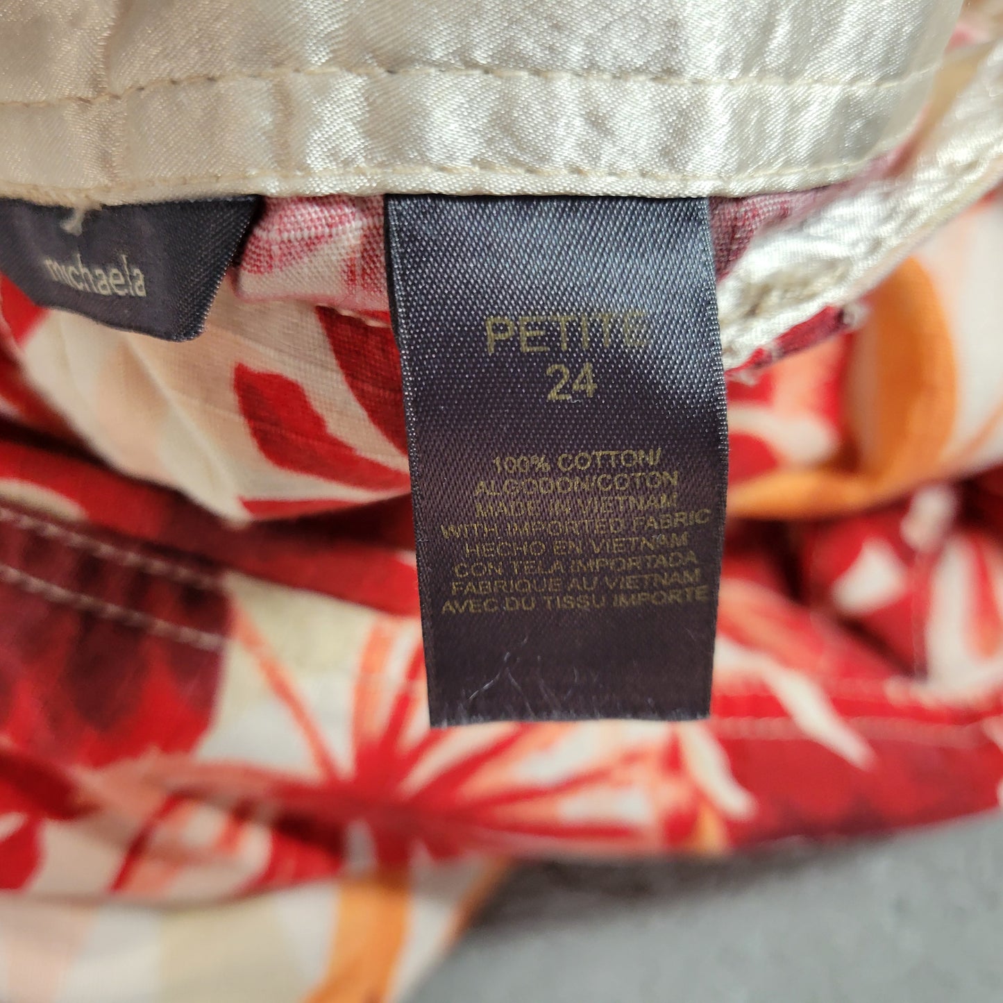 Liz Claiborne Michaela Women's 24P Red Floral Capri Pants High Rise  FLO72XE