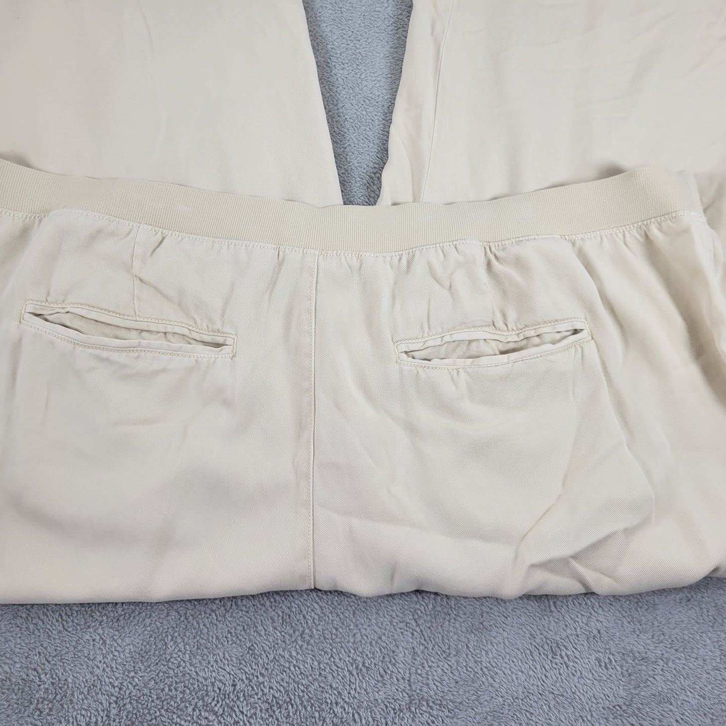 St Johns Bay Womens Plus Size 4X Beige Capri Pants Pull On Elastic Waist CAP29E