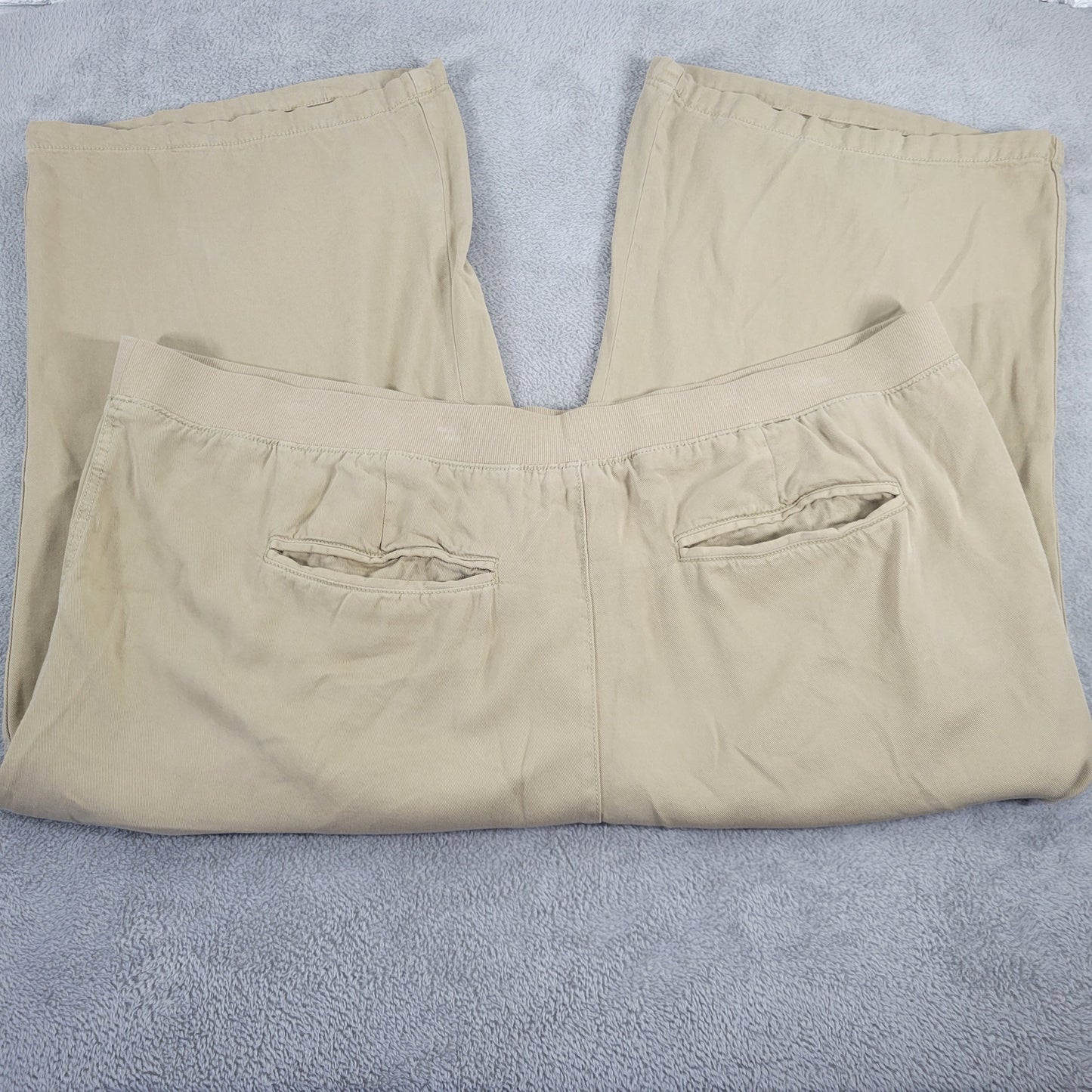 St John's Bay Womens Plus Size 4X Tan Capri Pants Elastic Waist CAP7E