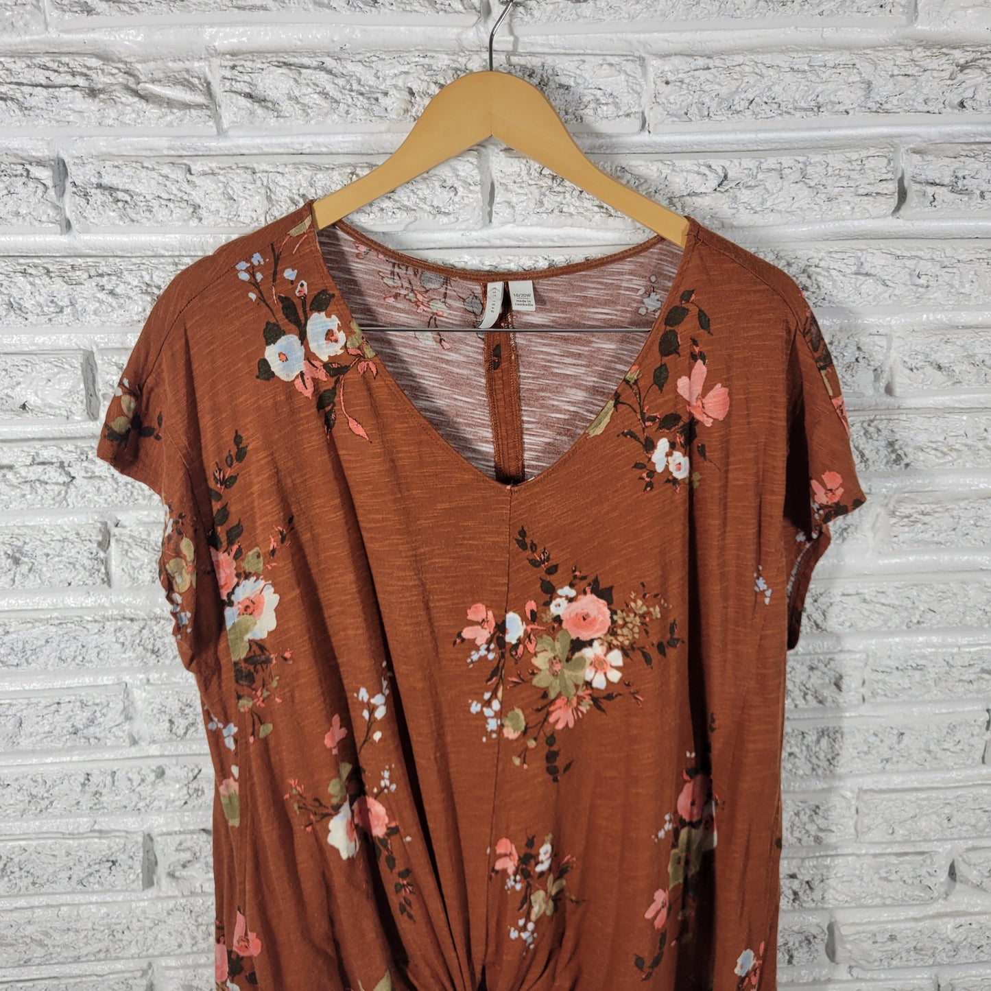 Cato Est 1946 Women Plus 18W 20W Brown Floral Front Tie V-Neck Tee FLO196E
