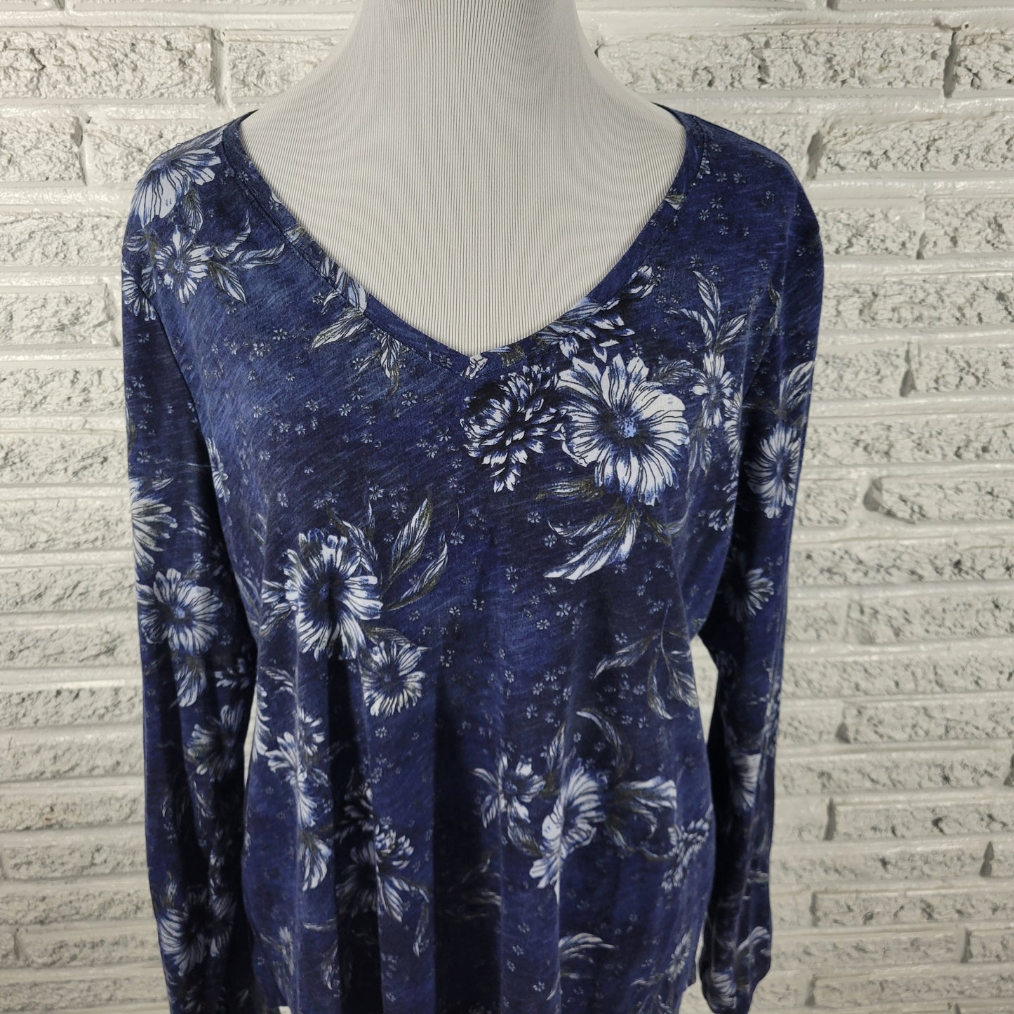 Sonoma Womens XL Blue Floral Long Sleeve V Neck Tee Top Shirt Cotton FLO6E