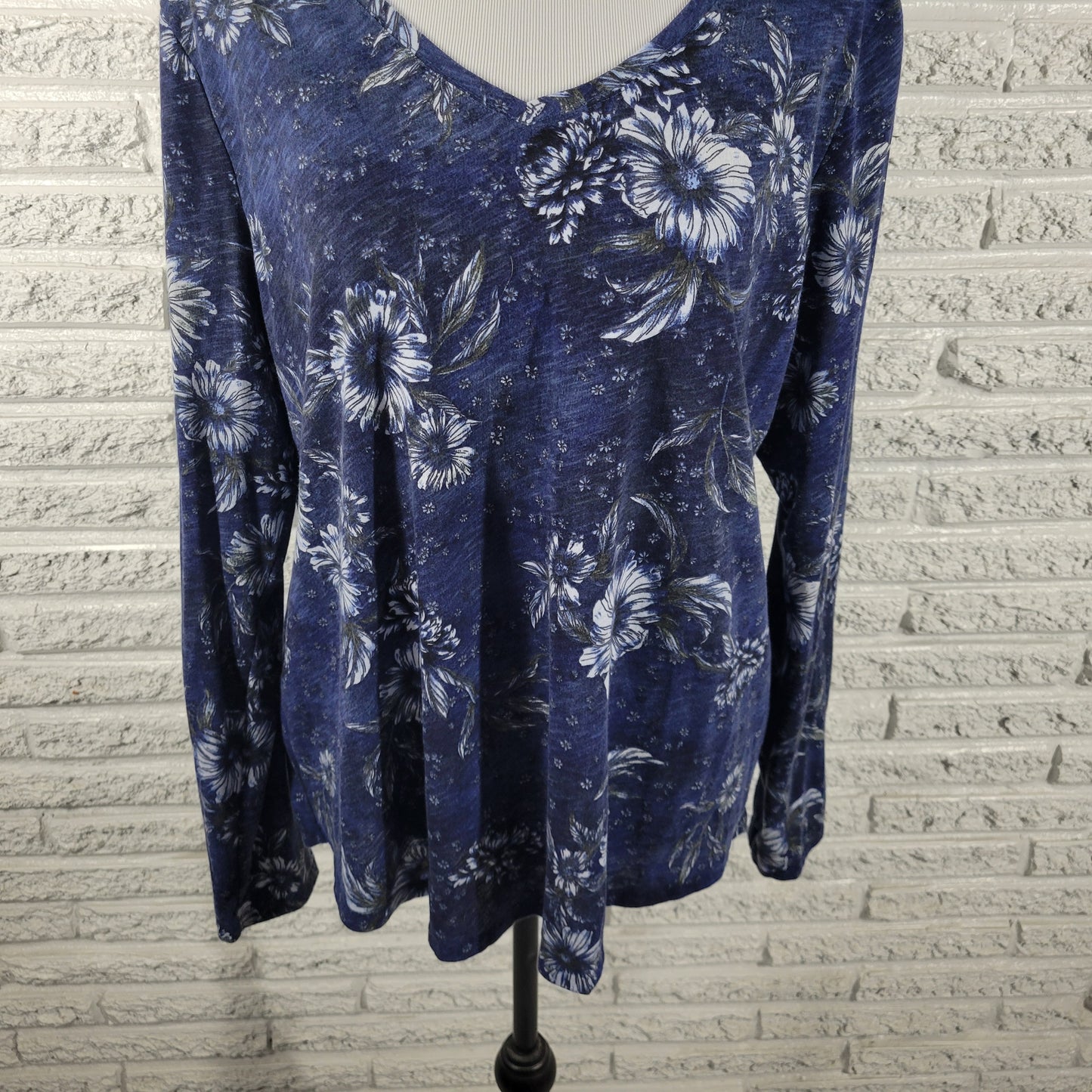 Sonoma Womens XL Blue Floral Long Sleeve V Neck Tee Top Shirt Cotton FLO6E