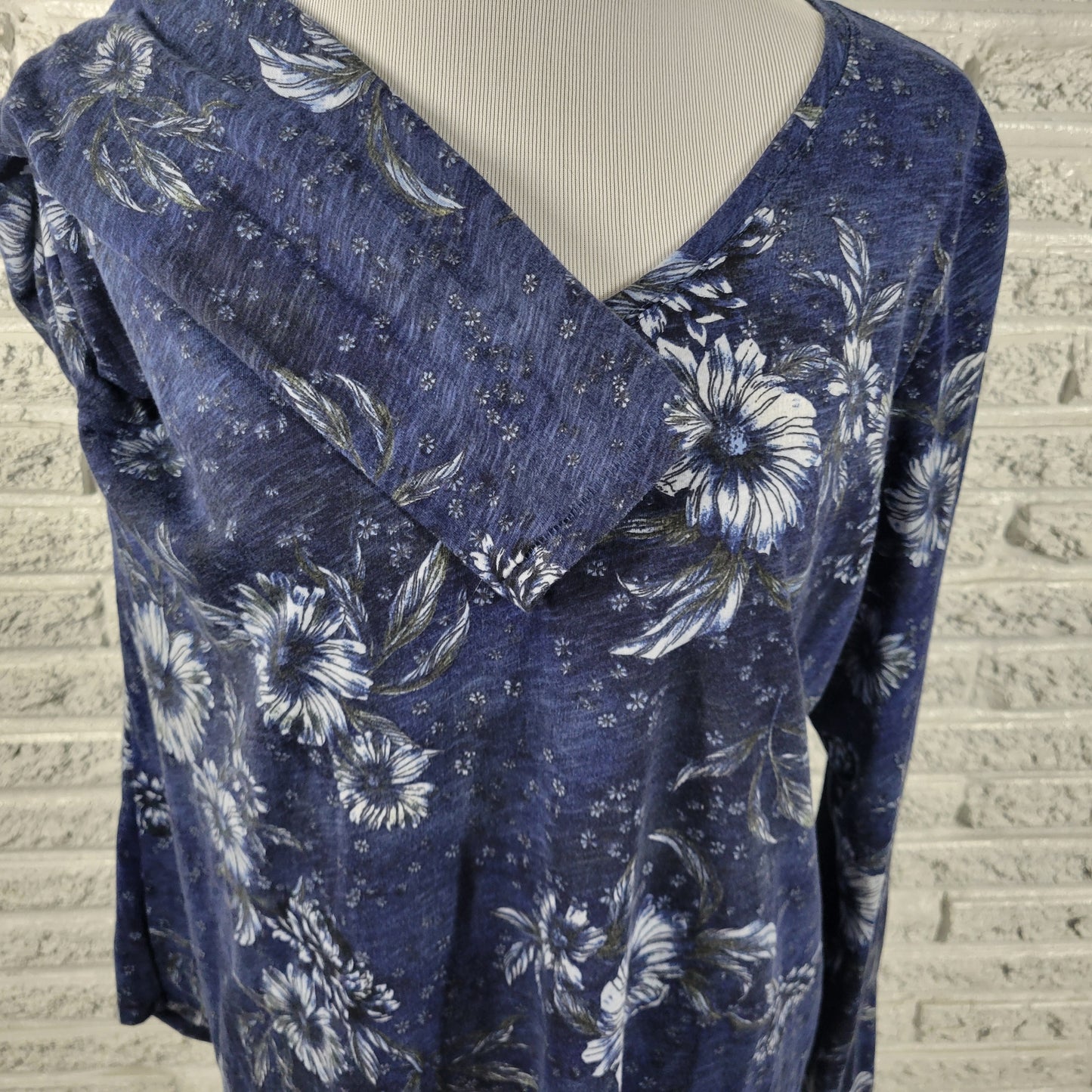 Sonoma Womens XL Blue Floral Long Sleeve V Neck Tee Top Shirt Cotton FLO6E