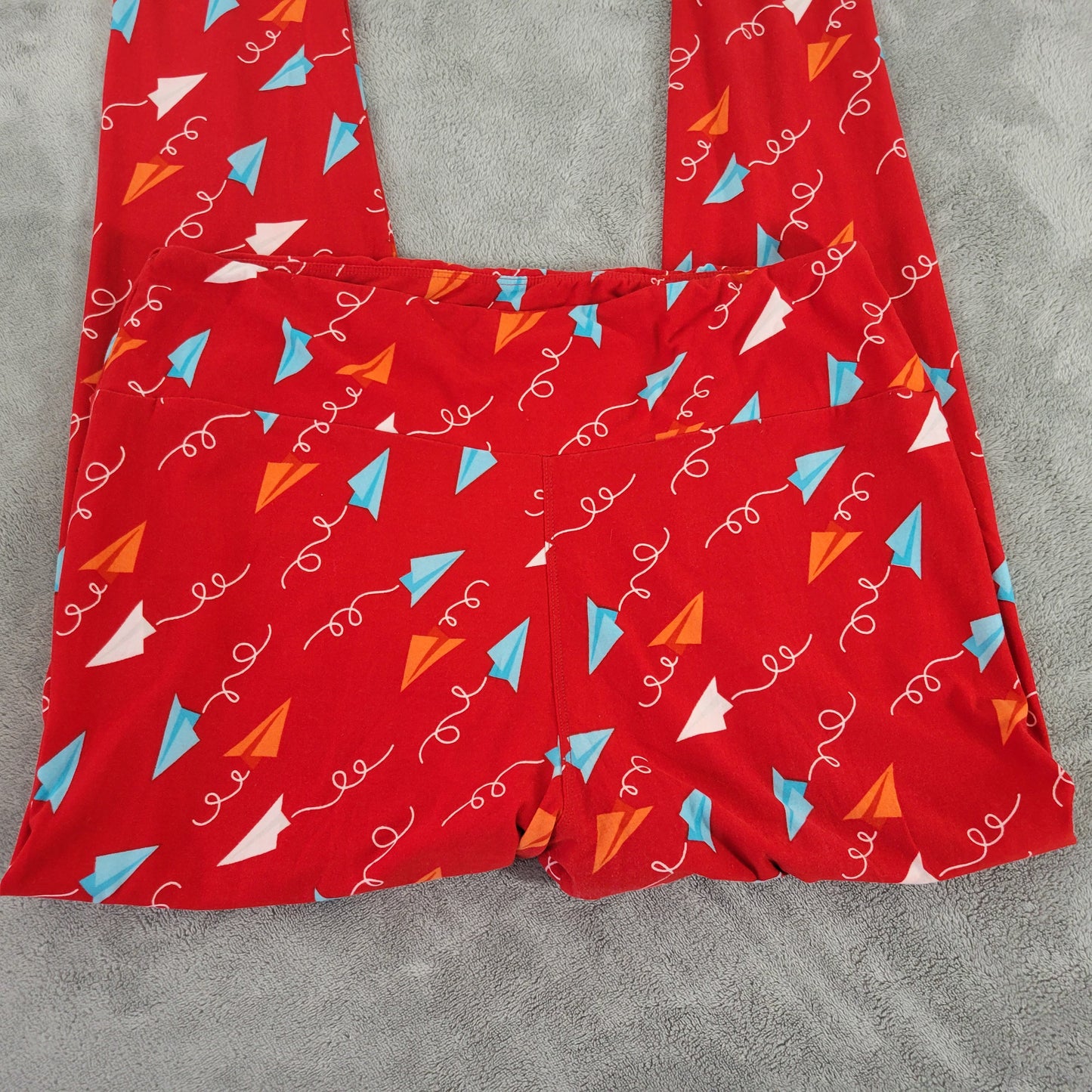 LuLaRoe TC Leggings Tall Curvy Red Paper Origami Airplanes Pants 12-18 NOV137XE