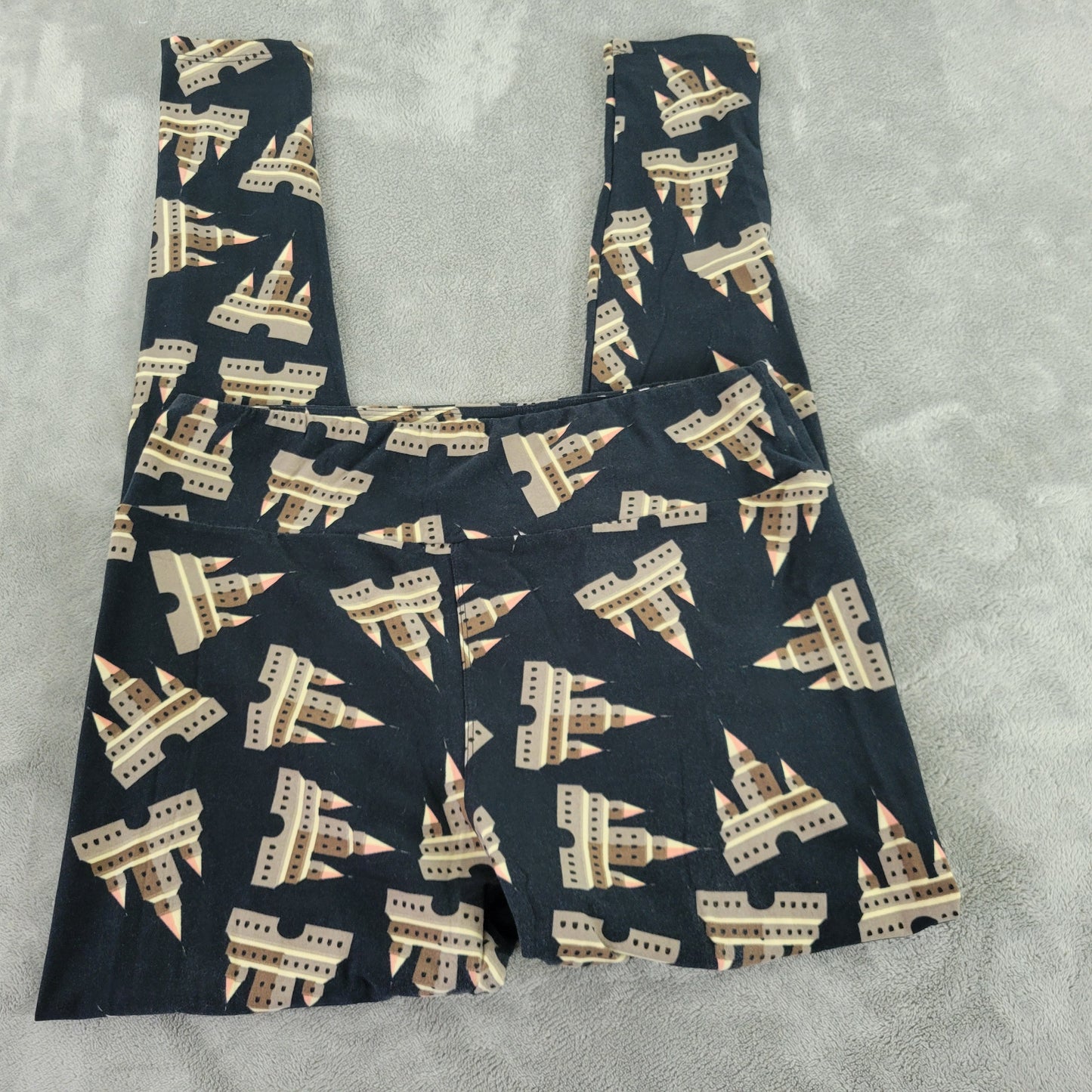 LuLaRoe Disney TC Leggings Cinderella Castle Magic Kingdom Black Pants 1BLA49E