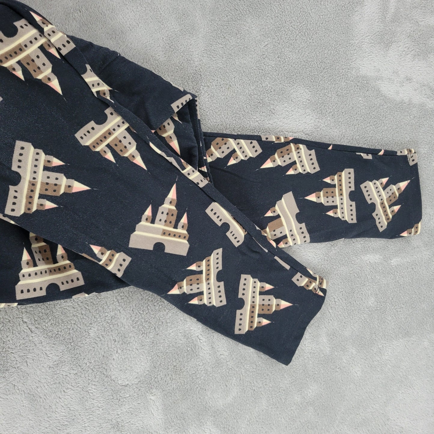 LuLaRoe Disney TC Leggings Cinderella Castle Magic Kingdom Black Pants 1BLA49E